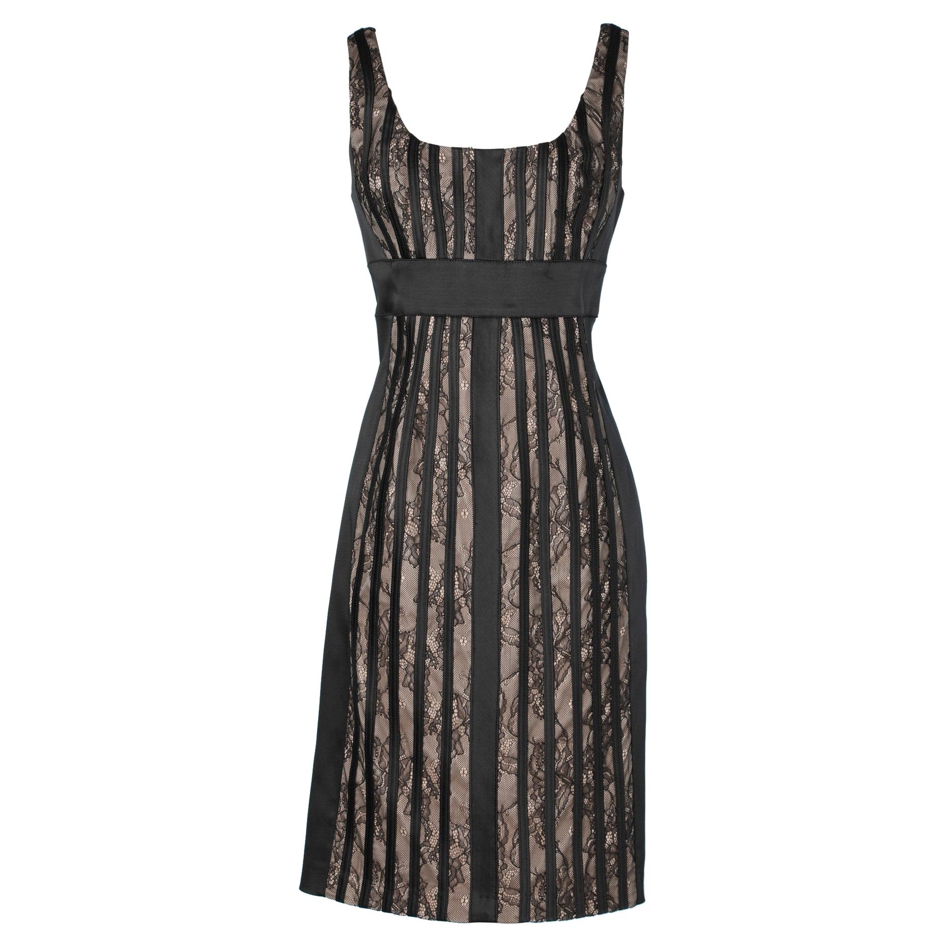 Spitzenkleid mit schwarzem Rubin auf dem Oberteil, Aidan Mattox genäht