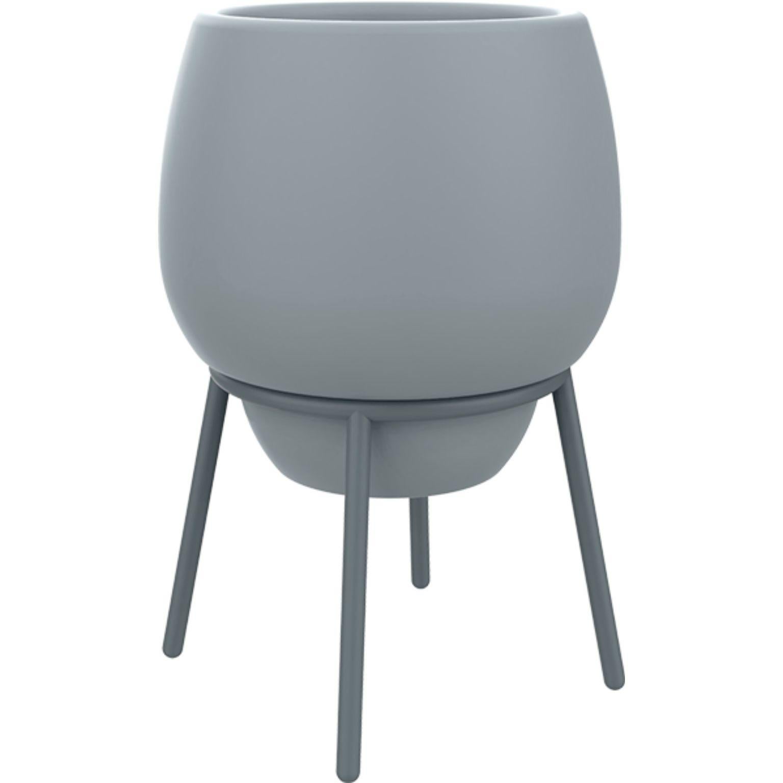 Lace Grey 50 low pot by Mowee
Dimensions: Ø 55 x H 76 cm.
Material: Polyethylene and stainless steel.
Weight: 6 kg.
Also available in different colors and finishes (Lacquered or retroilluminated).

Lace is a collection of furniture made by