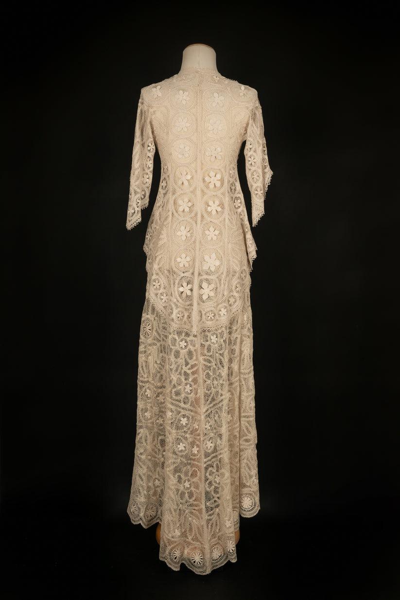 Lace Set of Short-Sleeved Jacket and Long Skirt, 1910 In Excellent Condition For Sale In SAINT-OUEN-SUR-SEINE, FR