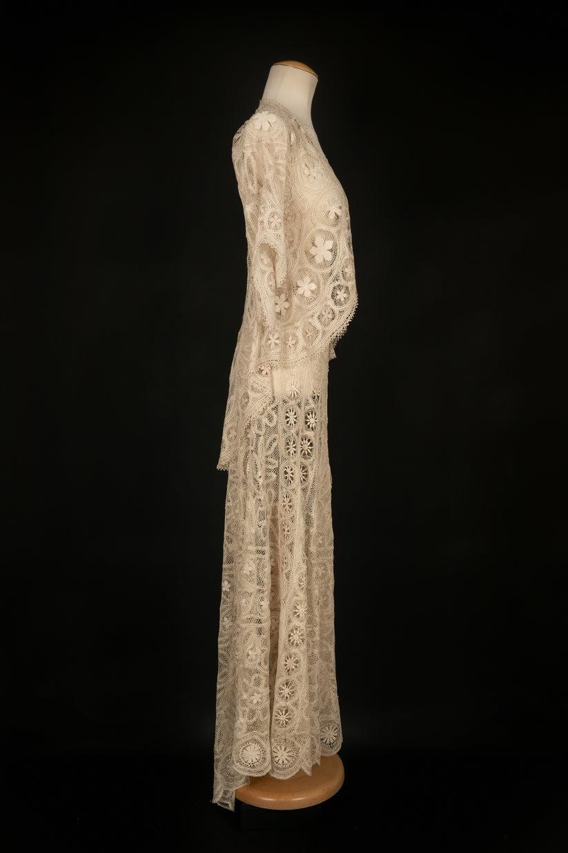 Lace Set of Short-Sleeved Jacket and Long Skirt, 1910 In Excellent Condition For Sale In SAINT-OUEN-SUR-SEINE, FR