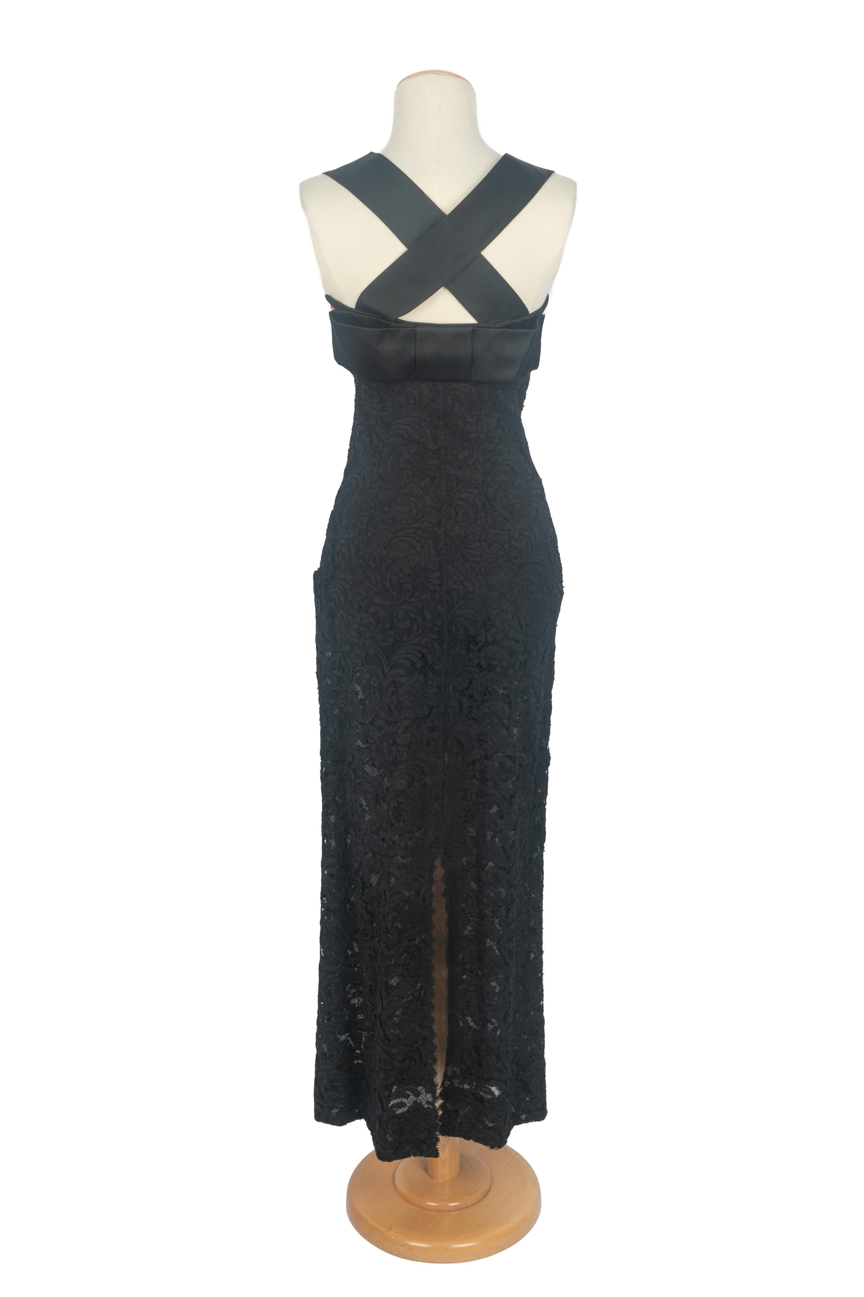 Robe fourreau en dentelle 1950s-1960s Pour femmes en vente