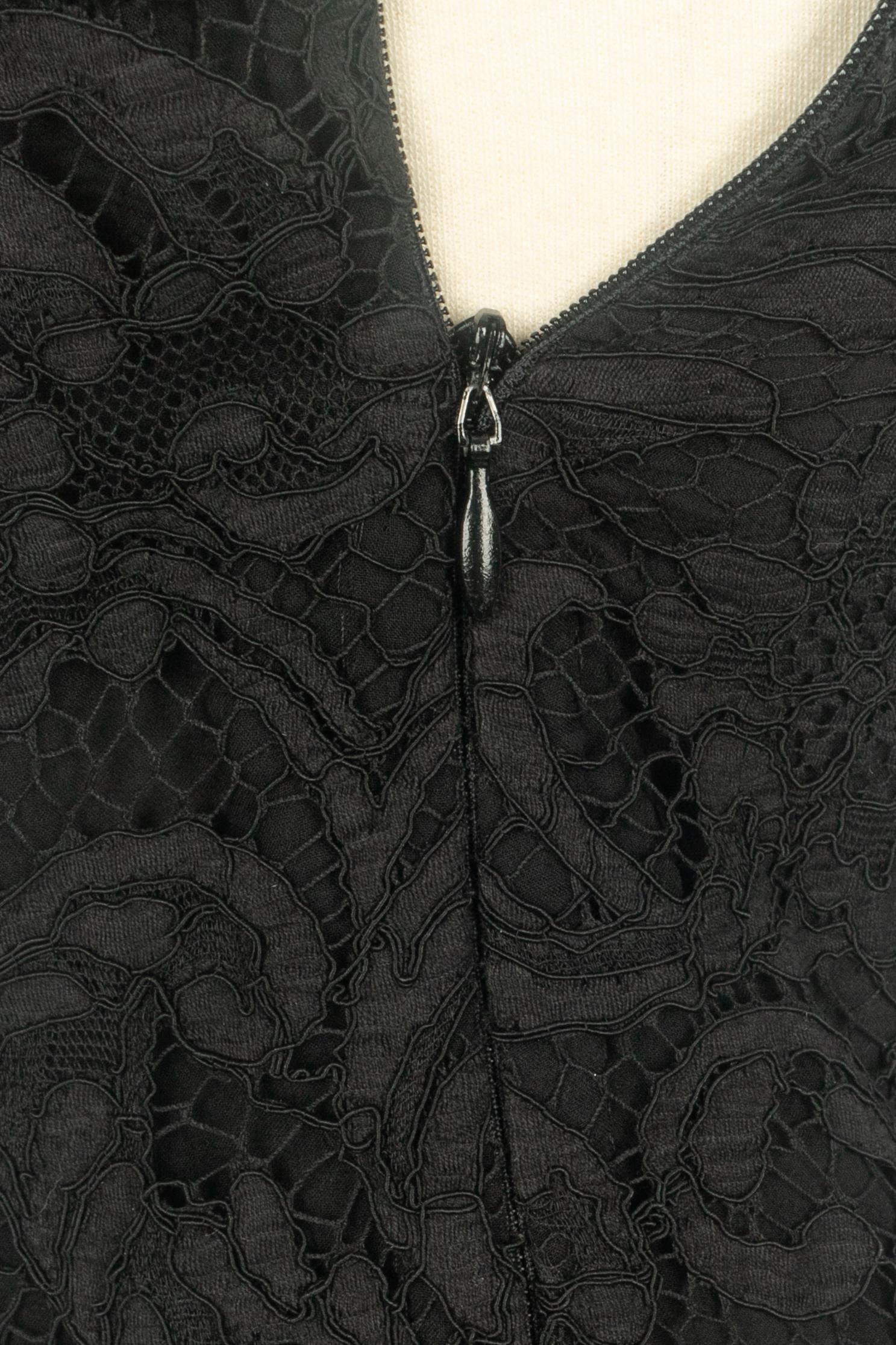 Robe fourreau en dentelle 1950s-1960s en vente 1