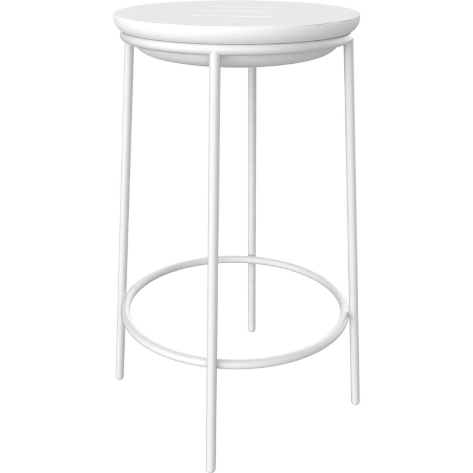 Lace white 60 high table by MOWEE
Dimensions: D75 x H111 cm
Material: Polyethylene and stainless steel
Weight: 10.5 kg
Also available in different colors and finishes. 

Lace is a collection of furniture made by rotomoulding. Its shape