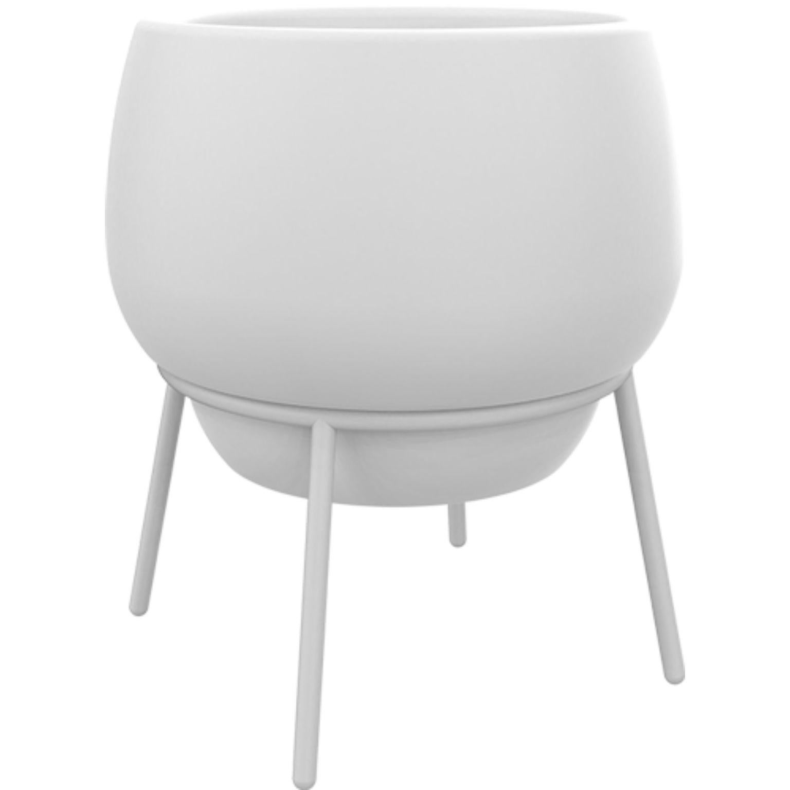 Lace white 65 pot by MOWEE
Dimensions: Ø71 x H76 cm
Material: Polyethylene and stainless steel.
Weight: 9 kg.
Also available in different colors and finishes (Lacquered or retroilluminated). 

Lace is a collection of furniture made by