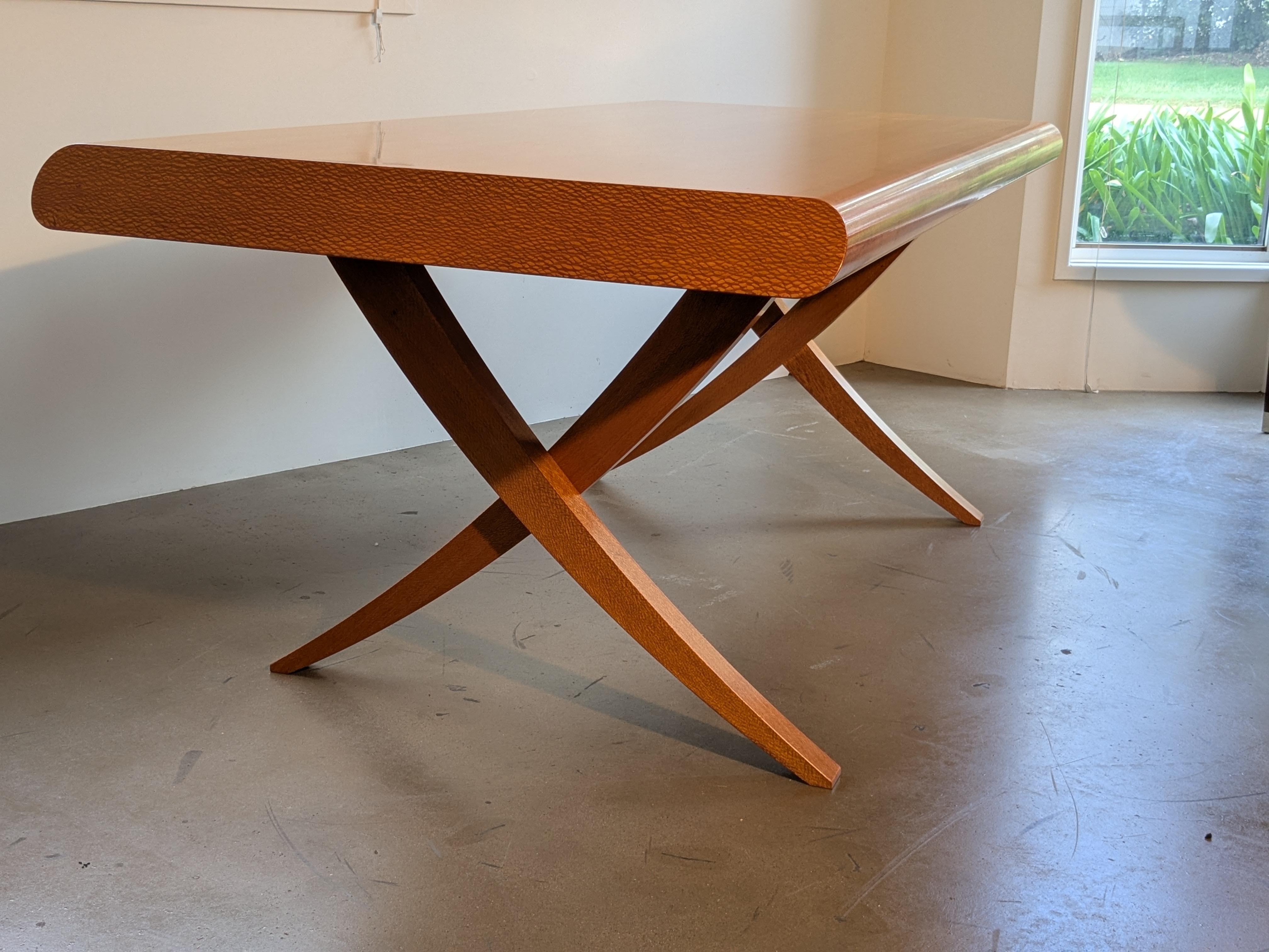 Australiano Tavolo da pranzo Sabre in legno di pizzo e quercia setosa - One of A Kind in vendita