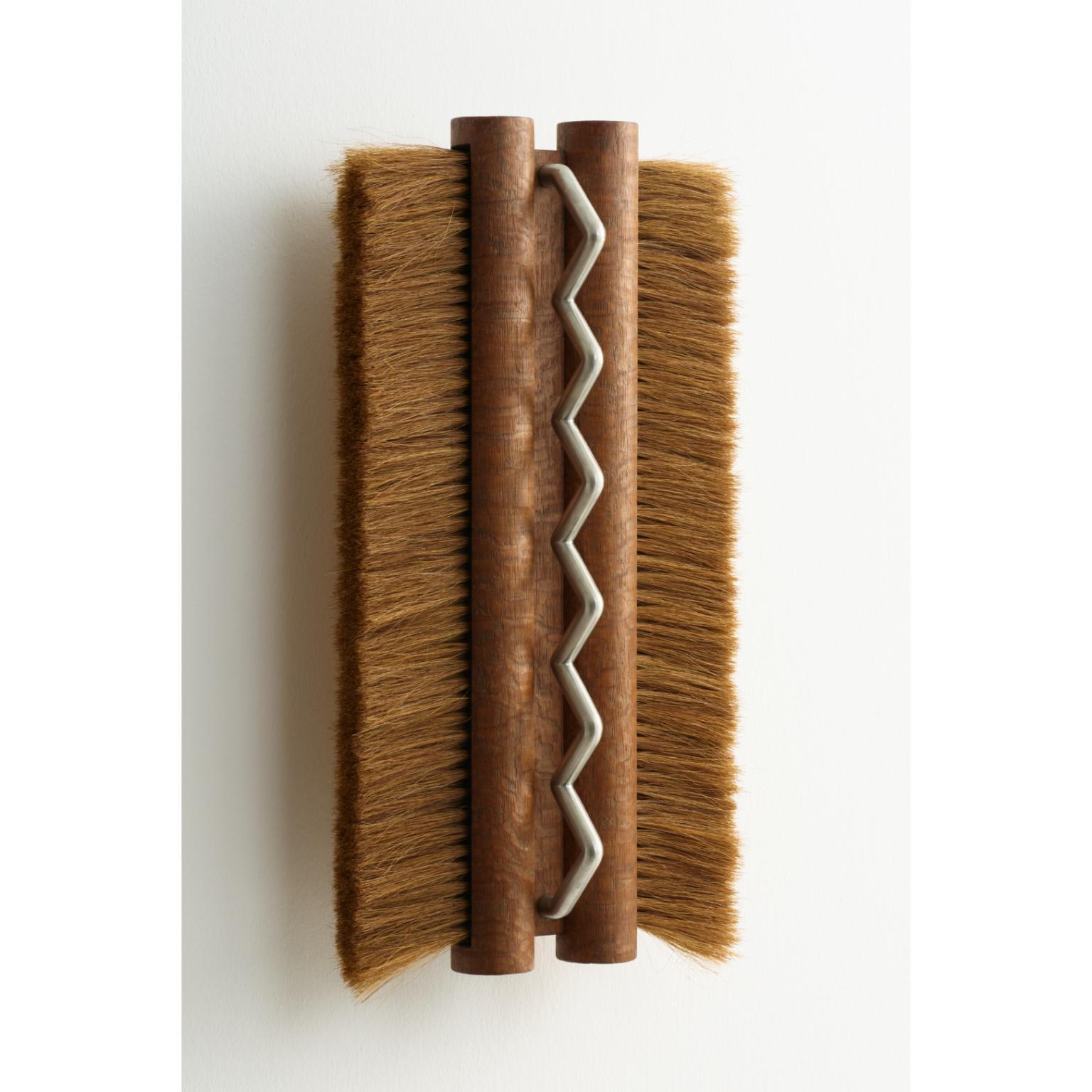 Lacewood Edition Atmosphärische Beleuchtung Wandleuchte von Studio Lugo
Abmessungen: B 36 x T 15,7 x H 60 cm
MATERIALIEN: Spitzenholzfurnier, Edelstahl, Rosshaar.
Endbearbeitung: Mattlackierung.
Gewicht: 10 kg.


Alle unsere Lampen können je nach
