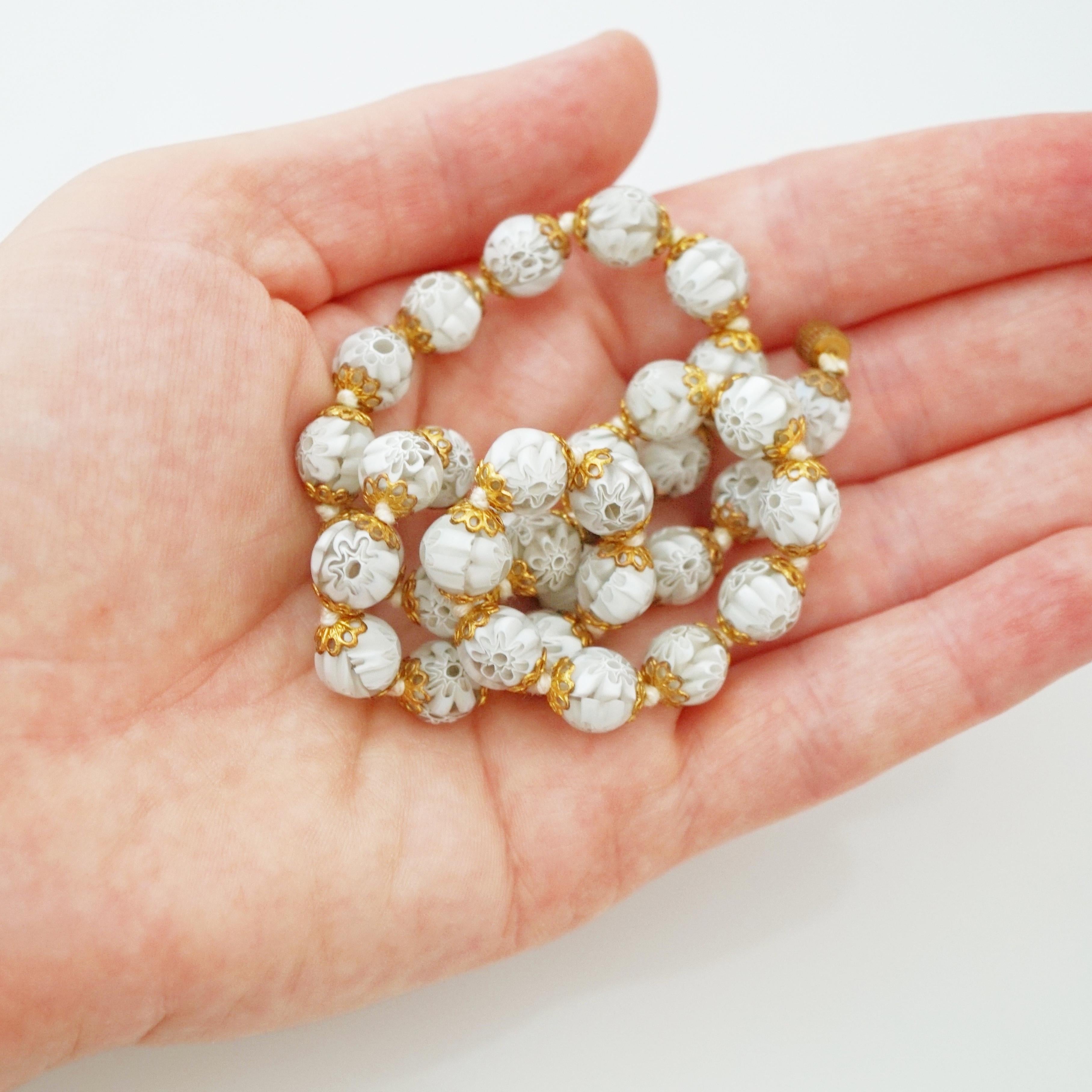 Lacey White Floral Murano Glass Bead Choker Necklace, 1950s In Good Condition In McKinney, TX