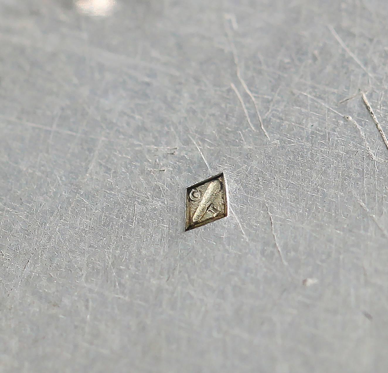 Lacloche Art Deco Diamant Saphir Achat Koralle Silber und Emaille Schreibtischuhr 2