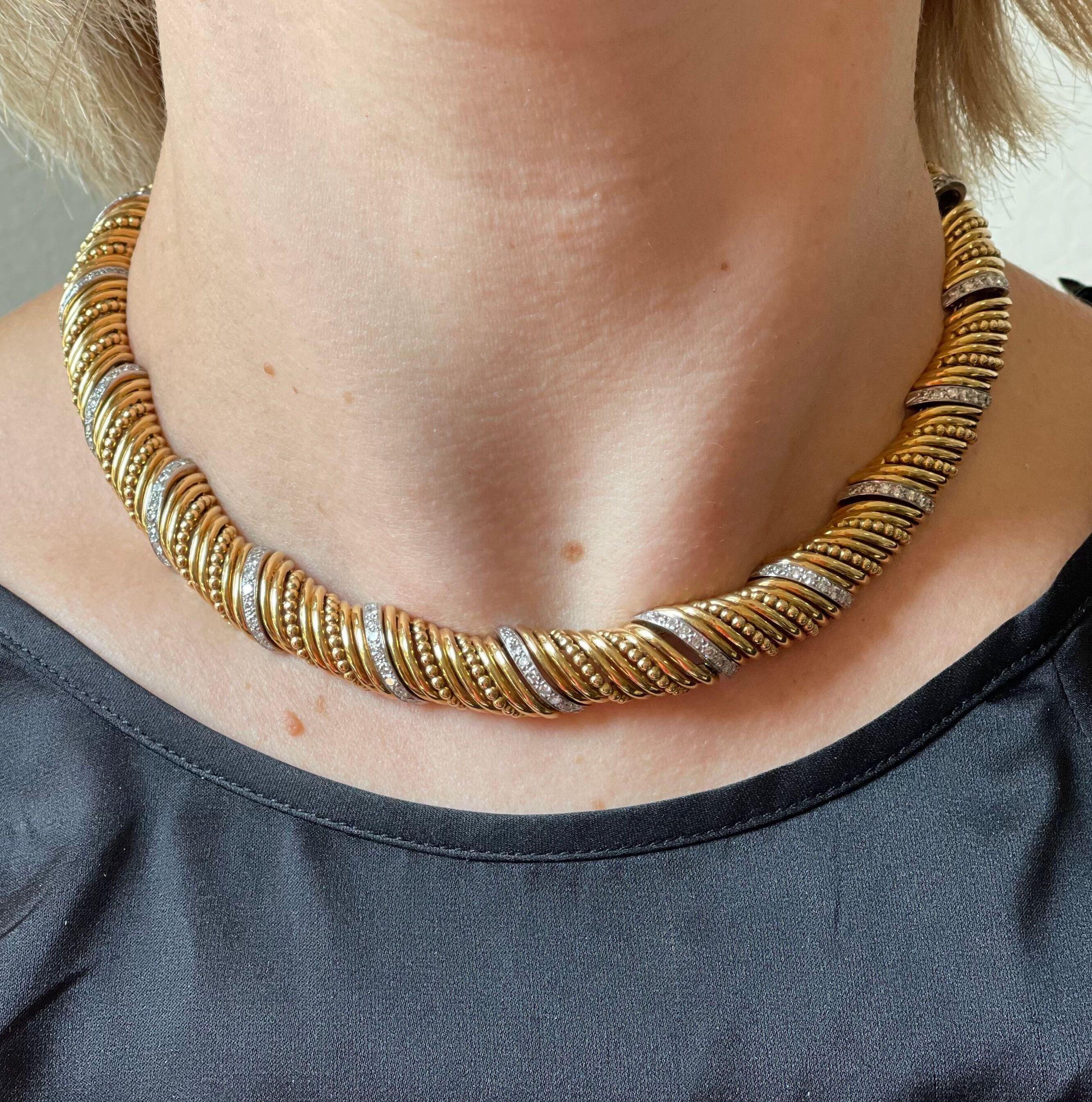 1960s 18k gold necklace by Lacloche Paris, featuring 2.60ctw H/VS diamonds. The necklace measures 16