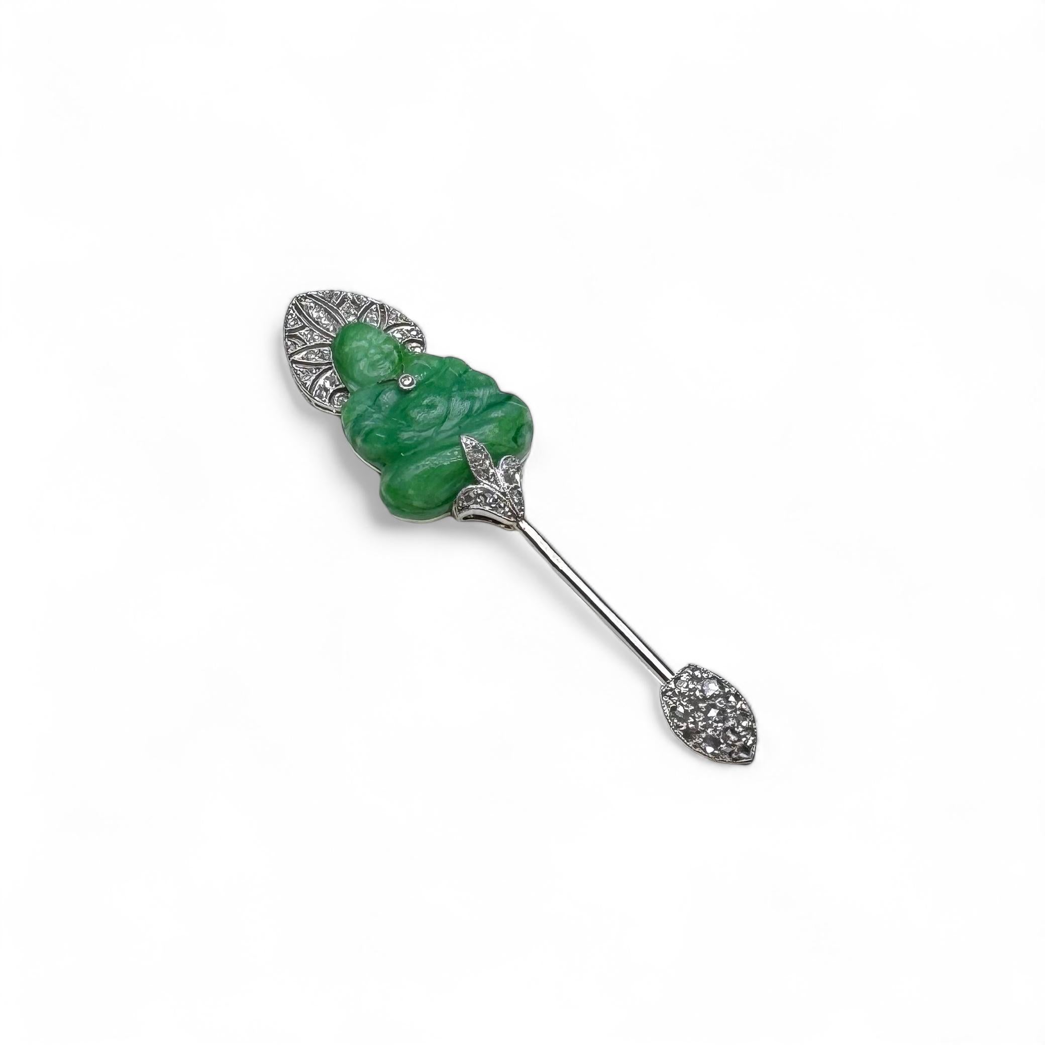 •Jabot pin in 18K white gold and platinum surmounted by a glass Buddha imitating jade, topped with an openwork halo and paved with pink-cut diamonds, the end of the pin and the Buddha's seat also set with pink-cut diamonds. •Work around 1925.