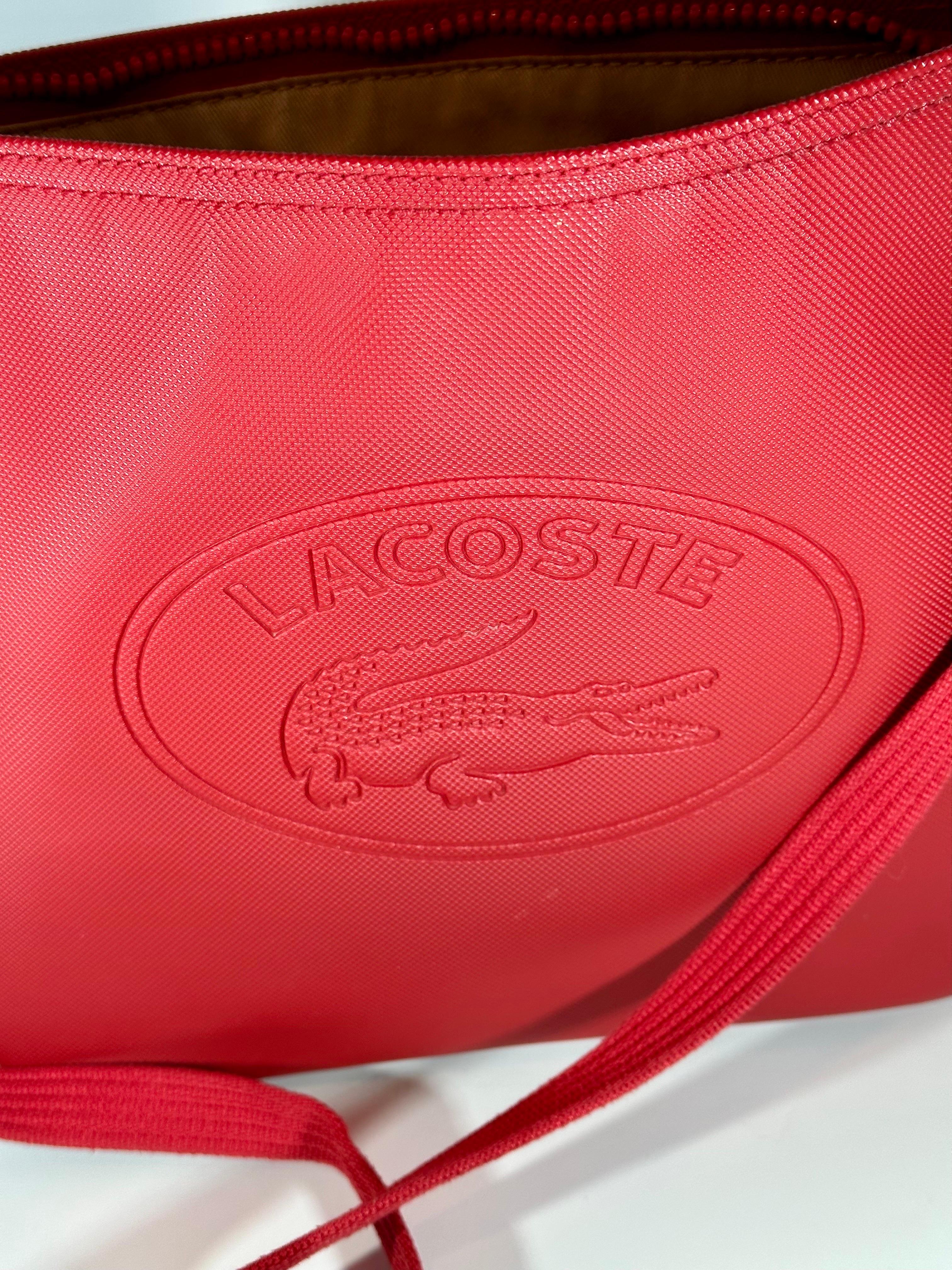 
Authentic Lacoste bag, Very well taken care of!
Canvas Red, very spacious!
Zipped on the top 
Inside a divider to make two compartment 
inside is super clean 
bag is in  very good condition

No dust bag.




We are Estate Jeweler and my main