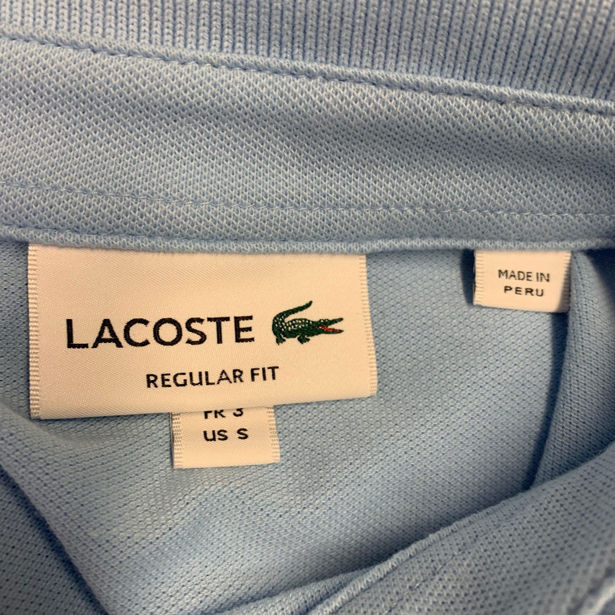 Polo LACOSTE taille S avec broderie bleue en coton mélangé en vente 1