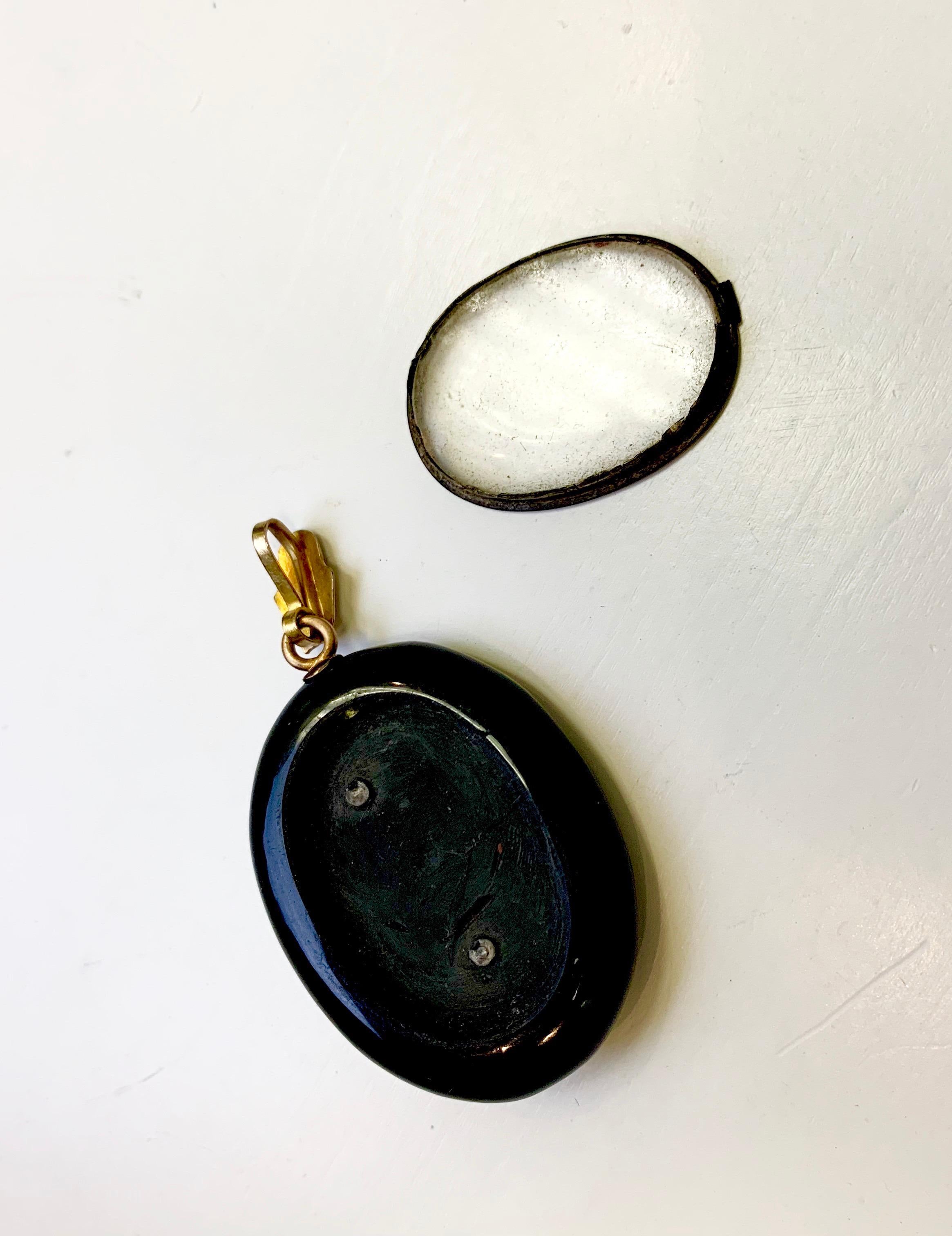 Lacquer and Seed Pearl Locket Pendant In Good Condition In Aliso Viejo, CA