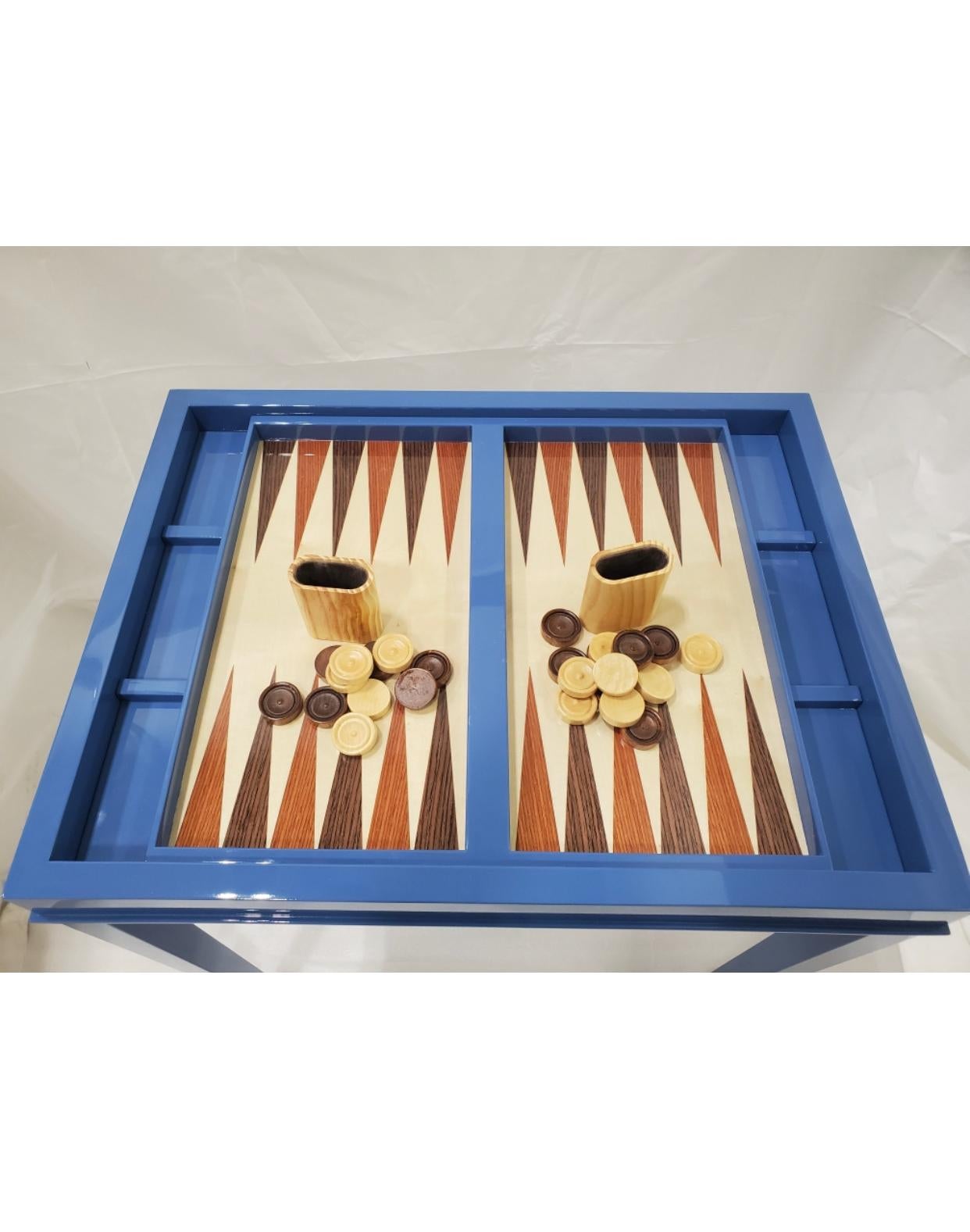 Lackblauer hochglänzender Backgammon-Spieltisch mit abnehmbarer Platte, auf Bestellung gefertigt im Zustand „Neu“ im Angebot in New York, NY