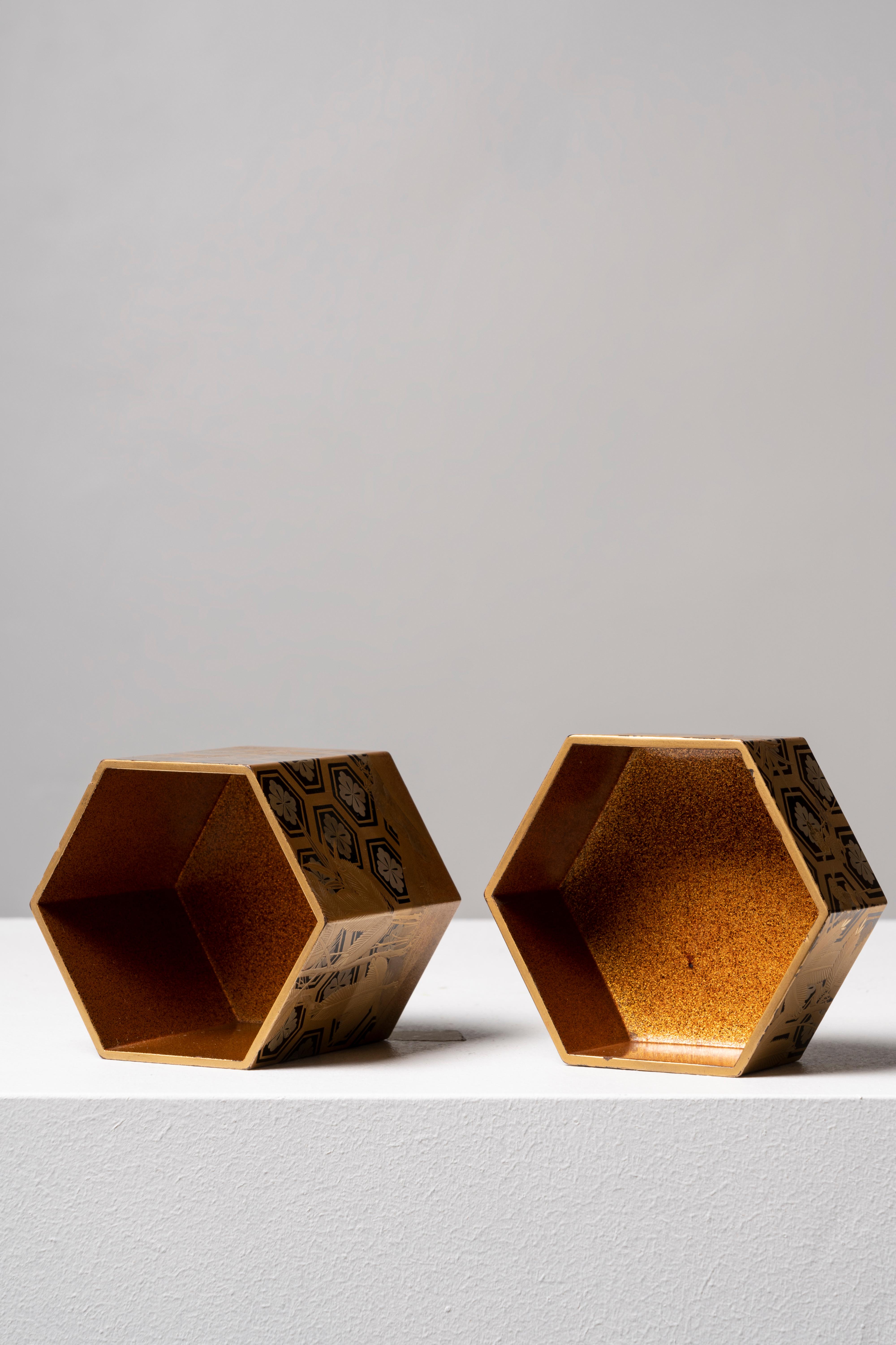 Lacquer box; Japan, Meiji period, 19th Century In Good Condition For Sale In MADRID, ES