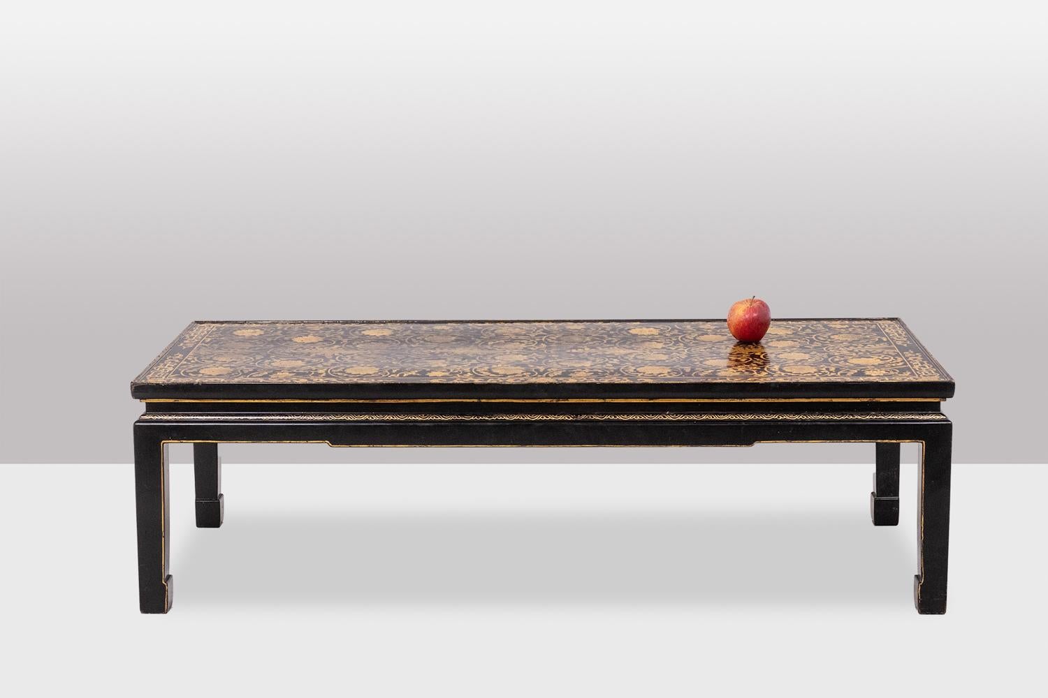 Black lacquer coffee table enhanced with golden floral motifs, rectangular in shape.

French work realized circa 1900.

Dimensions: H 40 x W 137 x D 61,5 cm

Reference: LS6207355G
