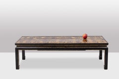Lacquer coffee table enhanced with floral motifs. Circa 1900.