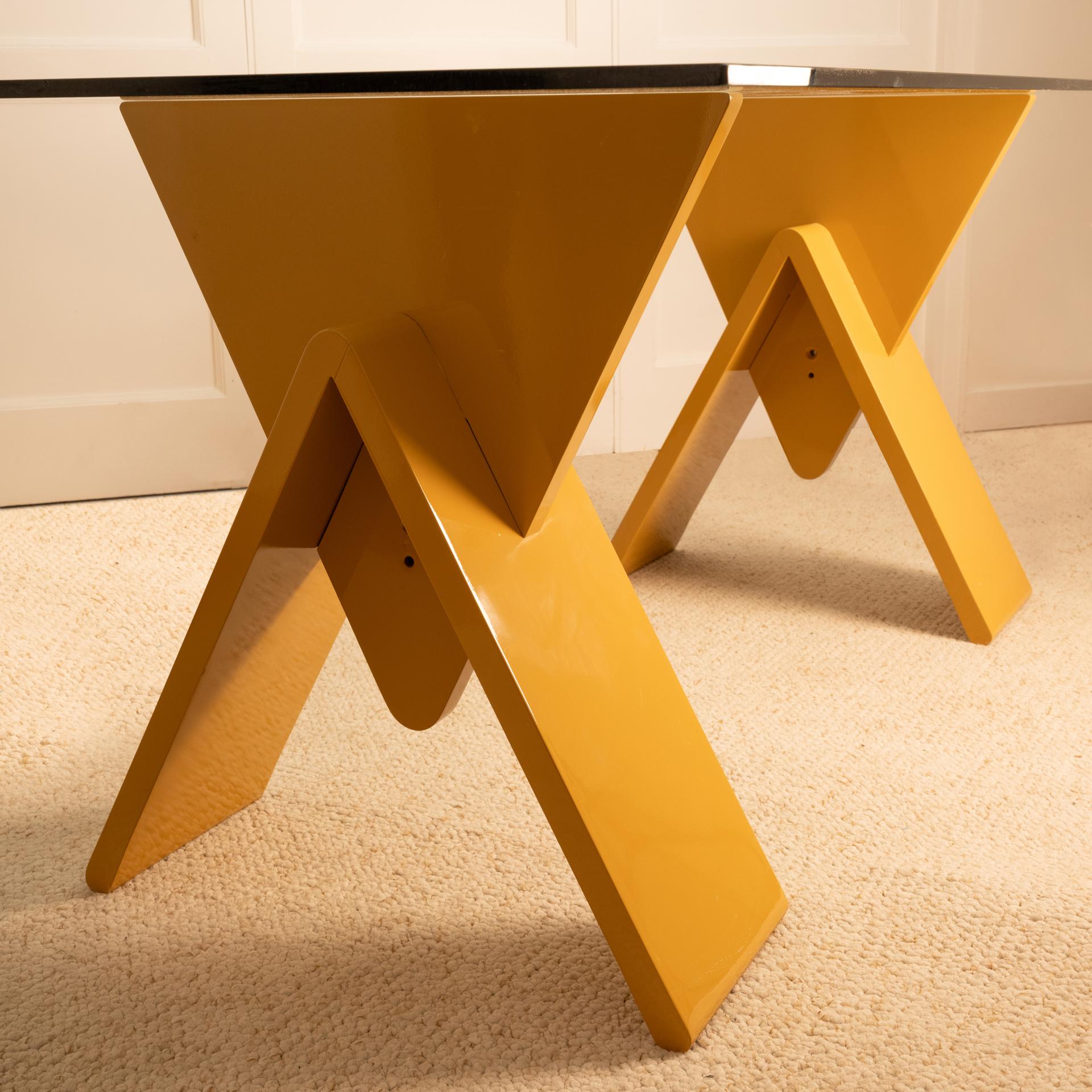 Table en laque et verre, Italie, années 1980 en vente 3