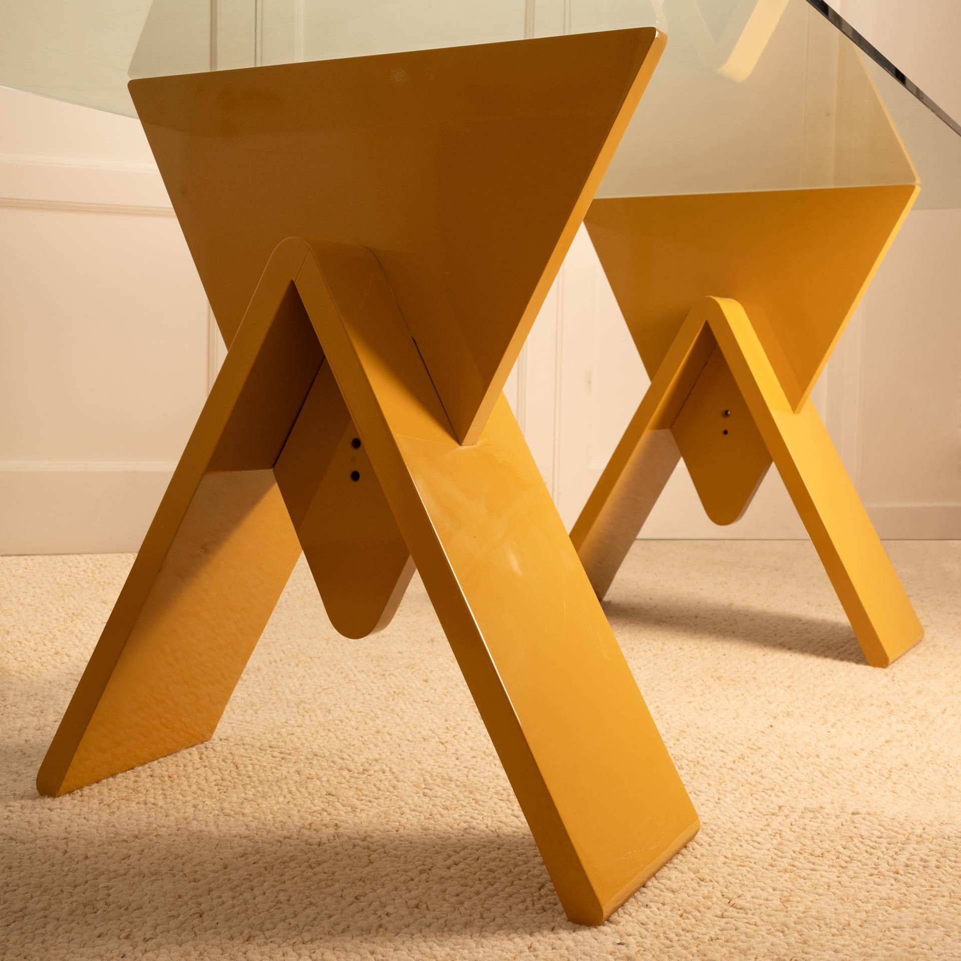 Table en laque et verre, Italie, années 1980 en vente 4