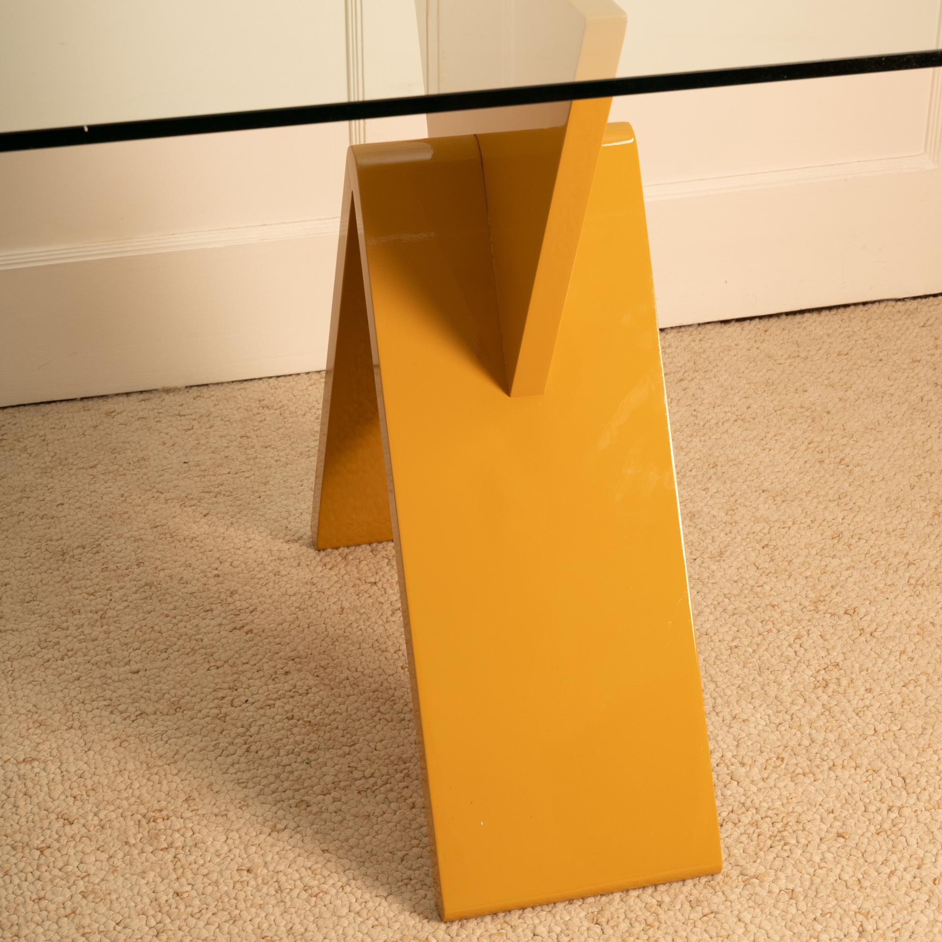 Table en laque et verre, Italie, années 1980 Bon état - En vente à Paris, FR