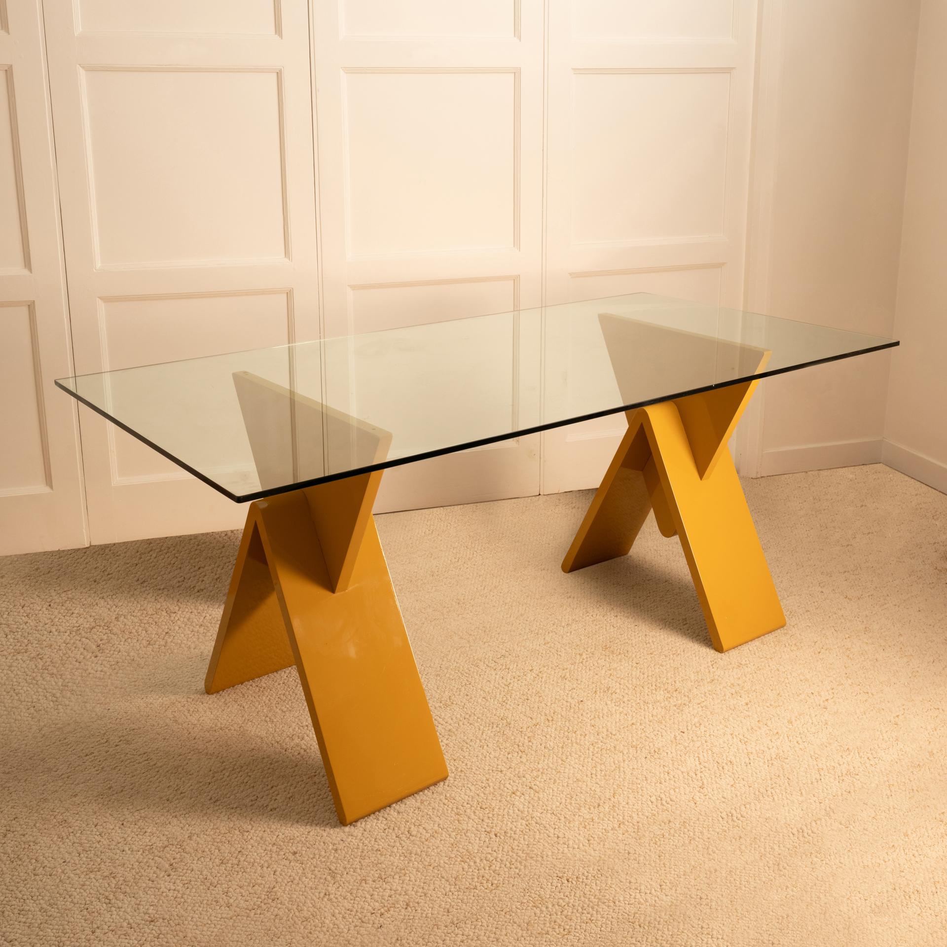 Verre Table en laque et verre, Italie, années 1980 en vente