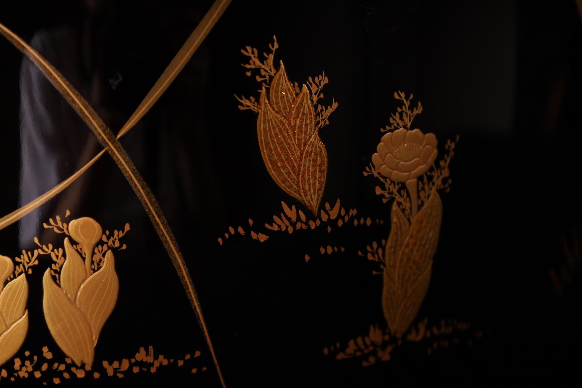 Lack-Hibachi mit saisonalen Motiven - Späte Meiji-Periode (um 1900) im Angebot 4