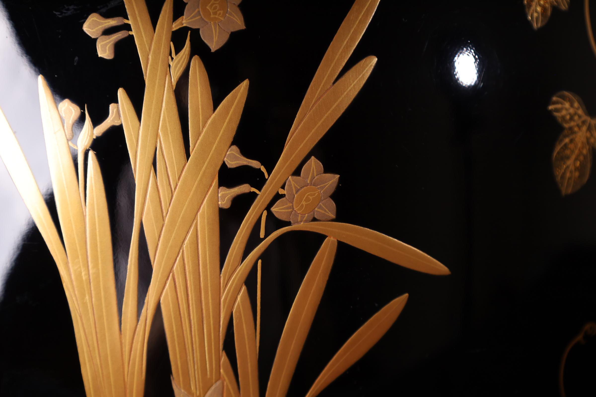 Lack-Hibachi mit saisonalen Motiven - Späte Meiji-Periode (um 1900) im Angebot 8