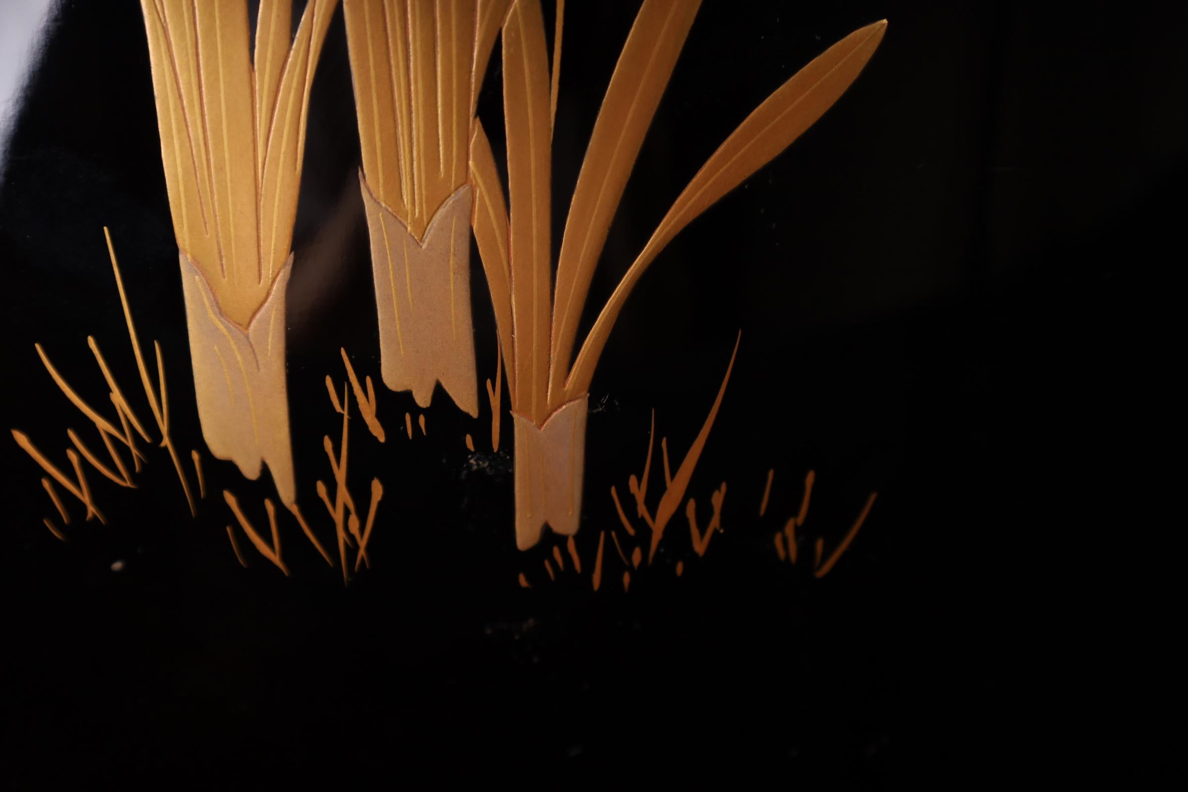 Lack-Hibachi mit saisonalen Motiven - Späte Meiji-Periode (um 1900) im Angebot 9