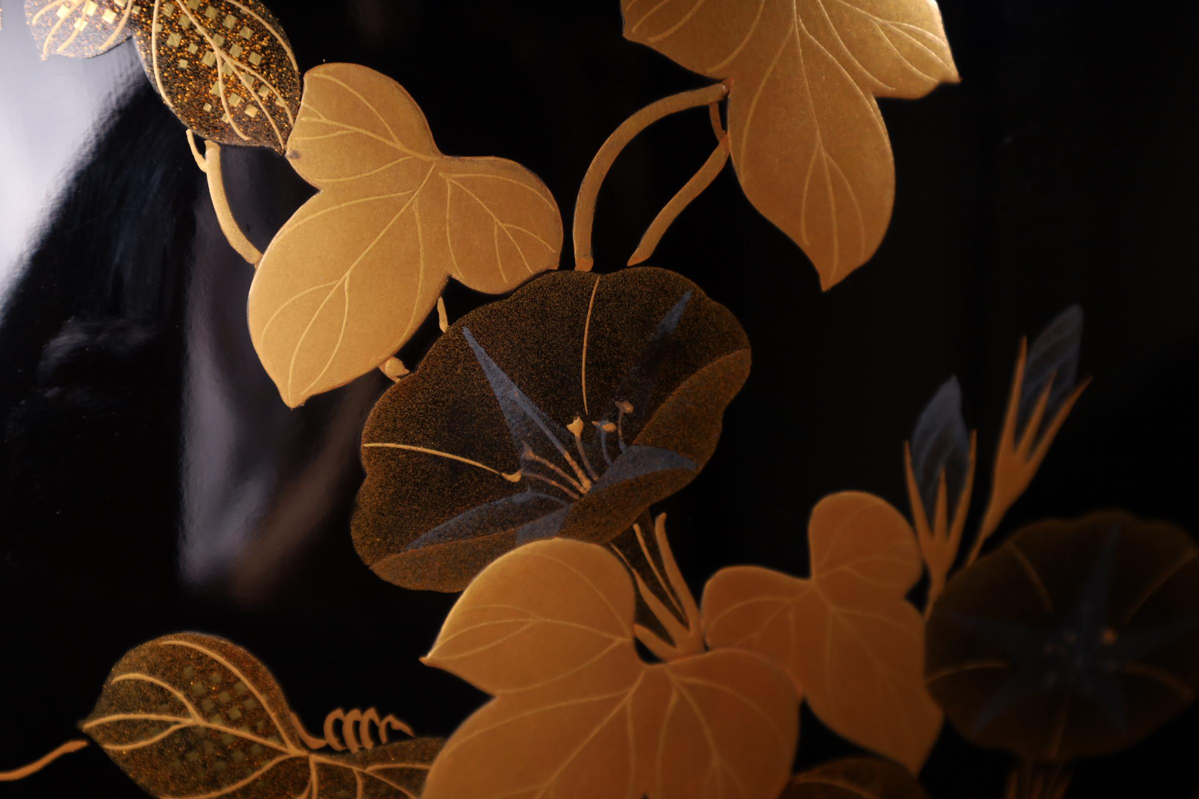 Lack-Hibachi mit saisonalen Motiven - Späte Meiji-Periode (um 1900) im Angebot 12