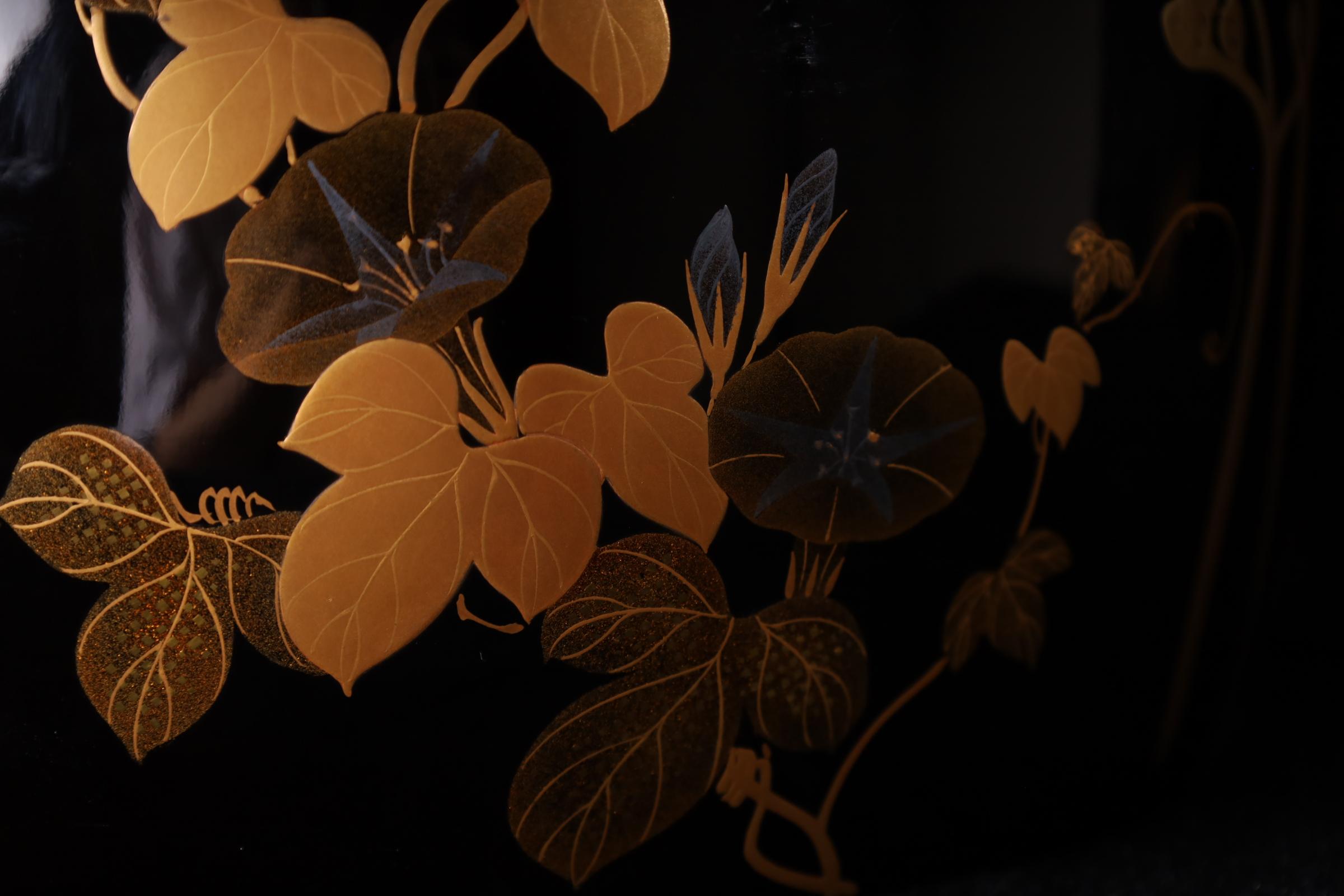 Lack-Hibachi mit saisonalen Motiven - Späte Meiji-Periode (um 1900) im Angebot 13