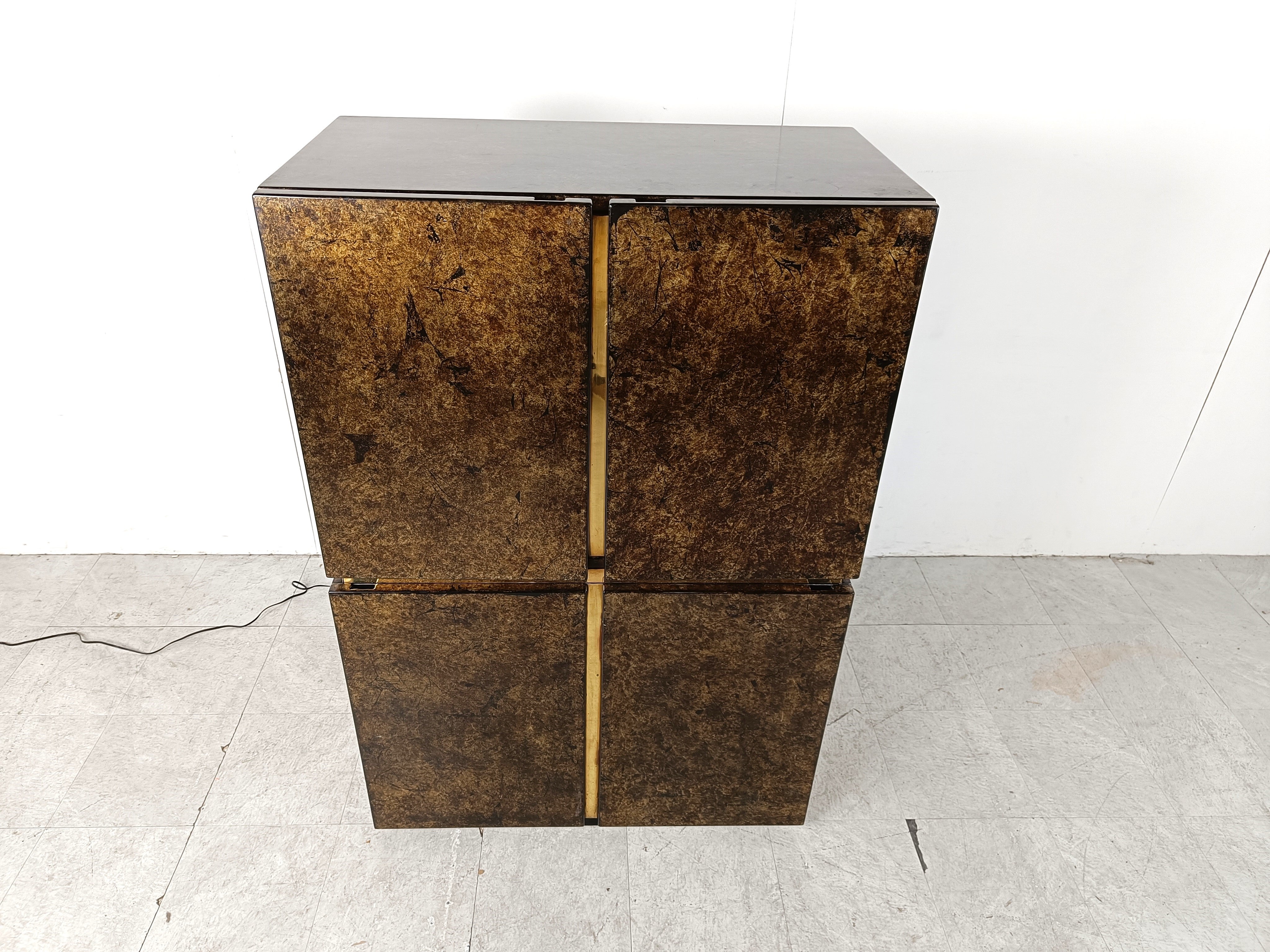 High quality chinoiserie lacquered bar cabinet consisting of an illuminated  bar compartment with two doors and a special gilded glass finish.

The bottom of the cabinet is a large drawer providing lots of storage space.

Beautiful piece of