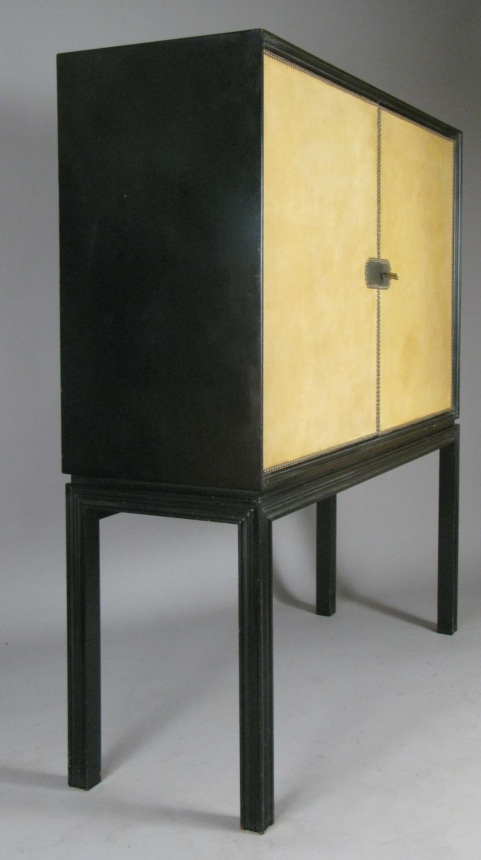 Mahogany Lacquered 1940s Leather Bar Cabinet by Tommi Parzinger