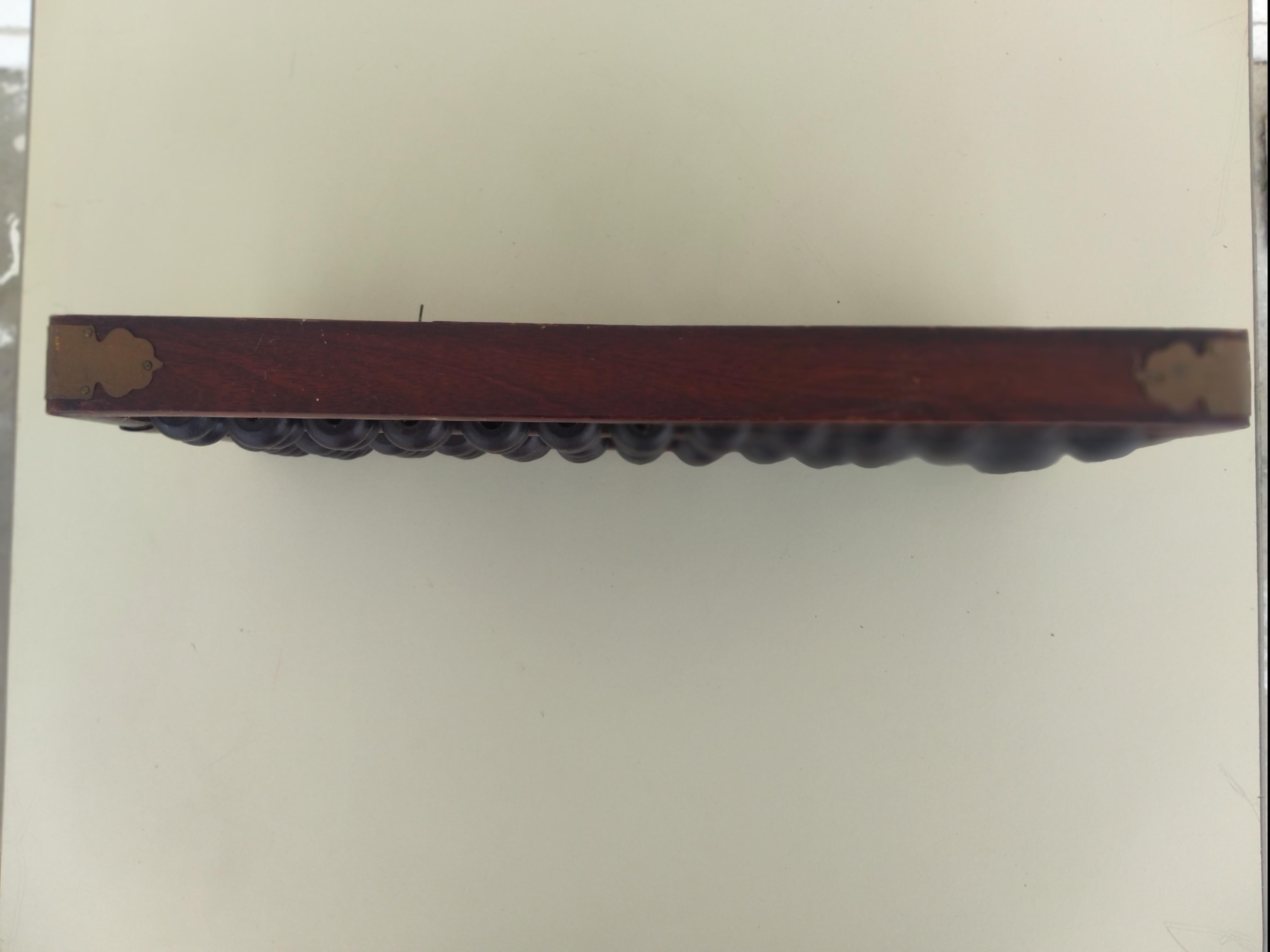 Lackierter Abacus mit Messing-Akzenten im Zustand „Gut“ im Angebot in Pasadena, TX