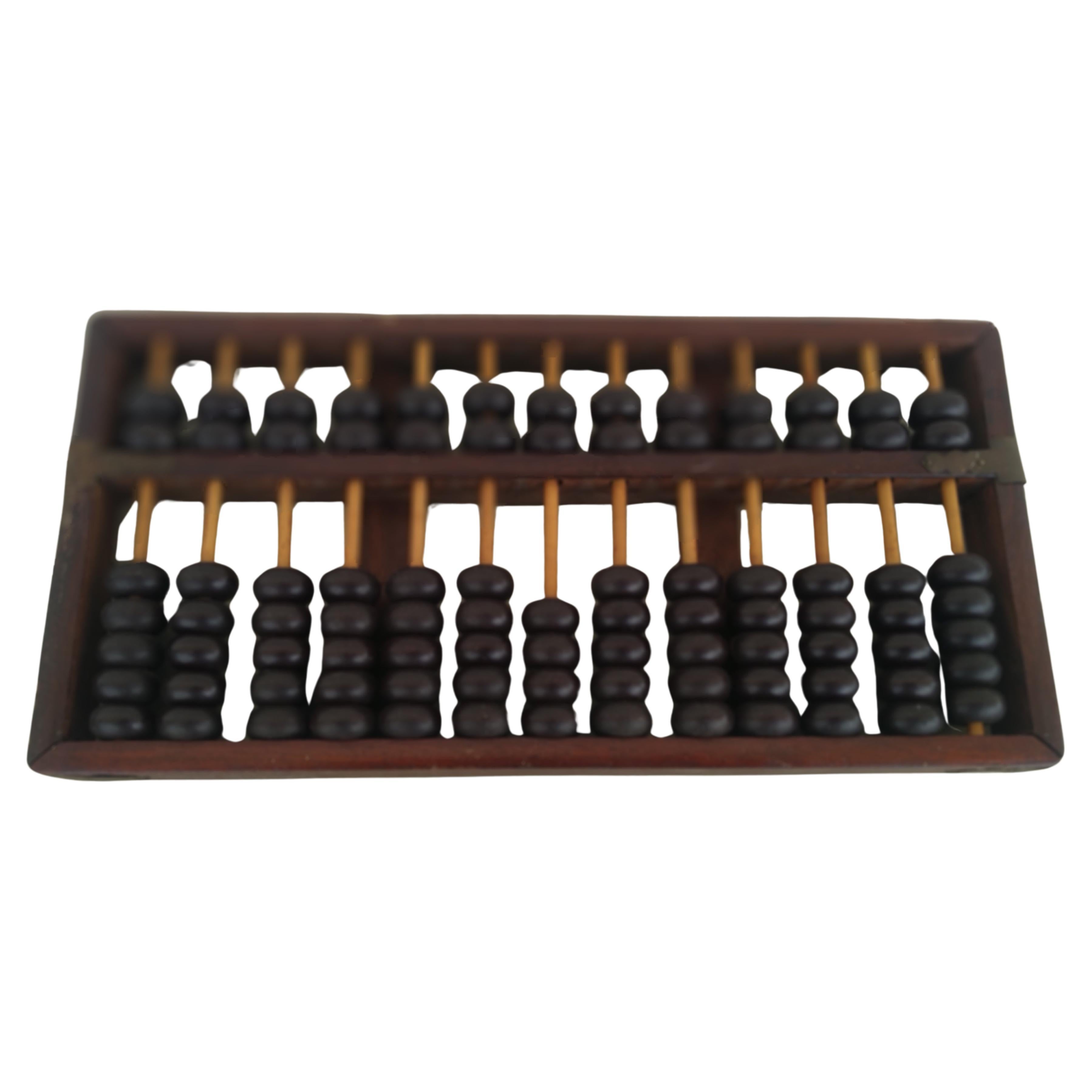 Lackierter Abacus mit Messing-Akzenten im Angebot