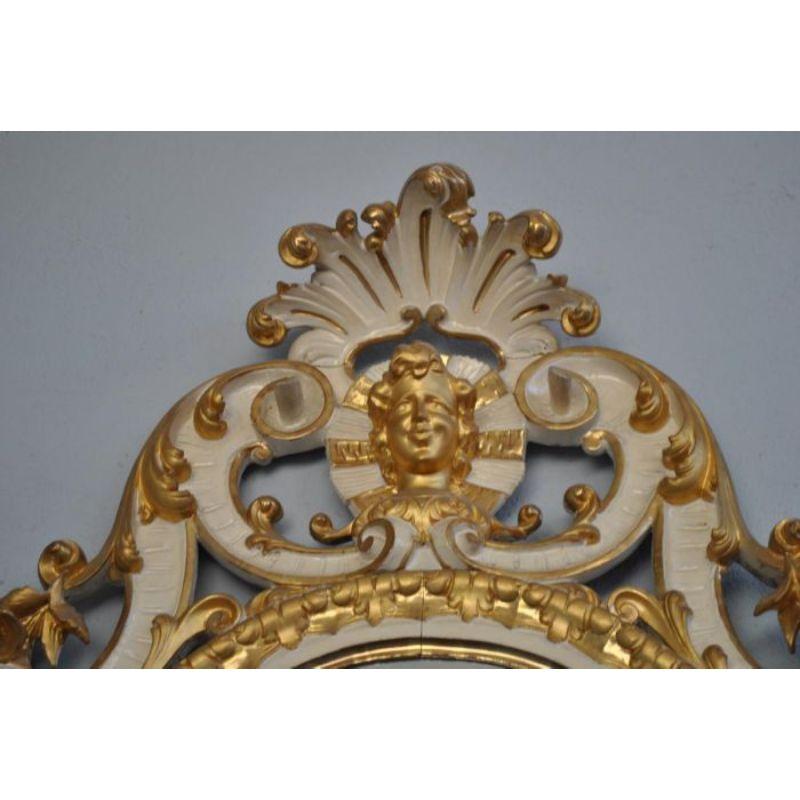 Außergewöhnliches Pflanzgefäß für den Eingangsbereich mit abgeschrägtem, lackiertem und vergoldetem Glas im venezianischen Steingartenstil, der dem Louis XV-Stil des 19. Dieses Pflanzgefäß ist an den Seiten perforiert und der Giebel von sehr guter