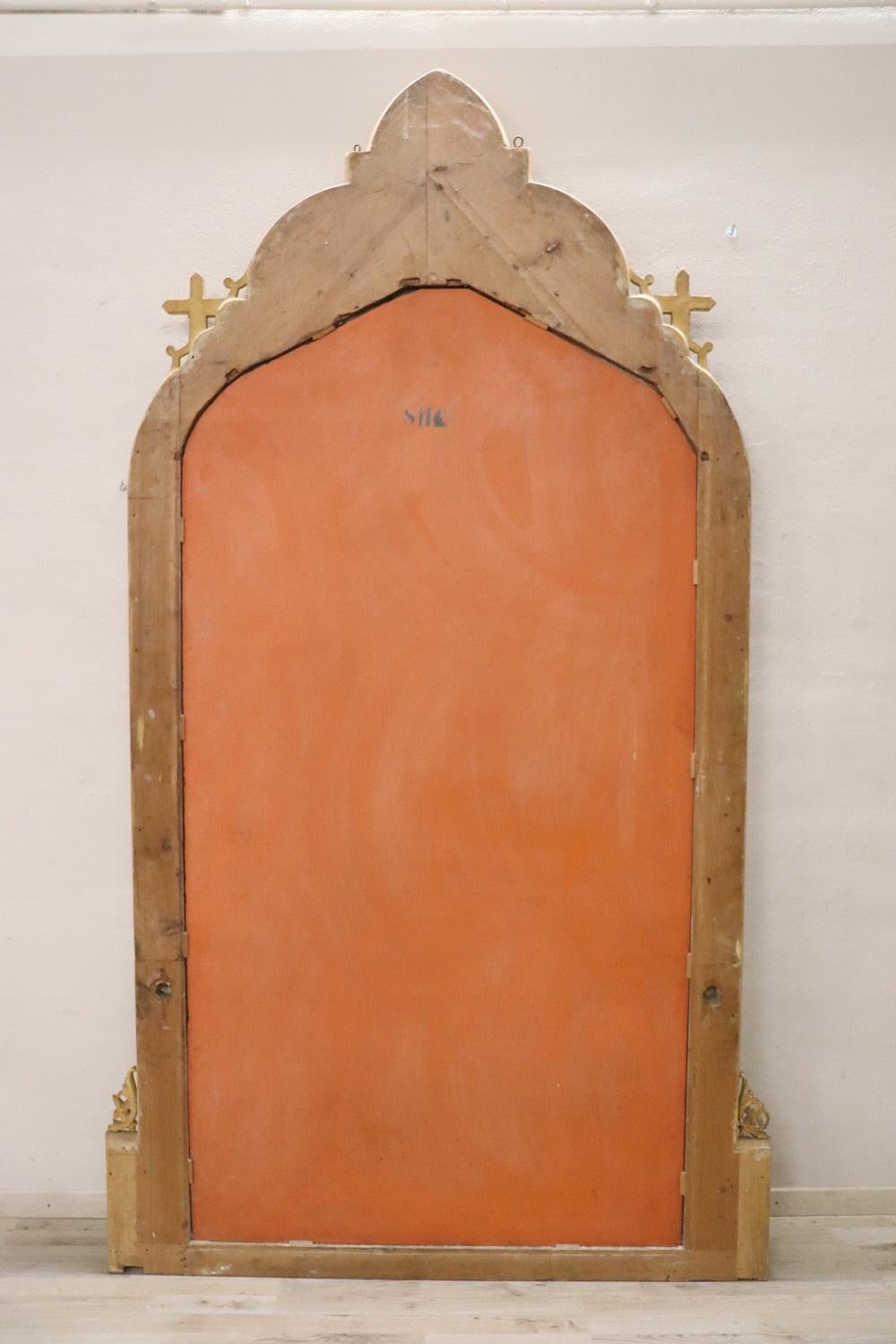 Grand miroir mural ancien en bois laqué et doré en vente 5