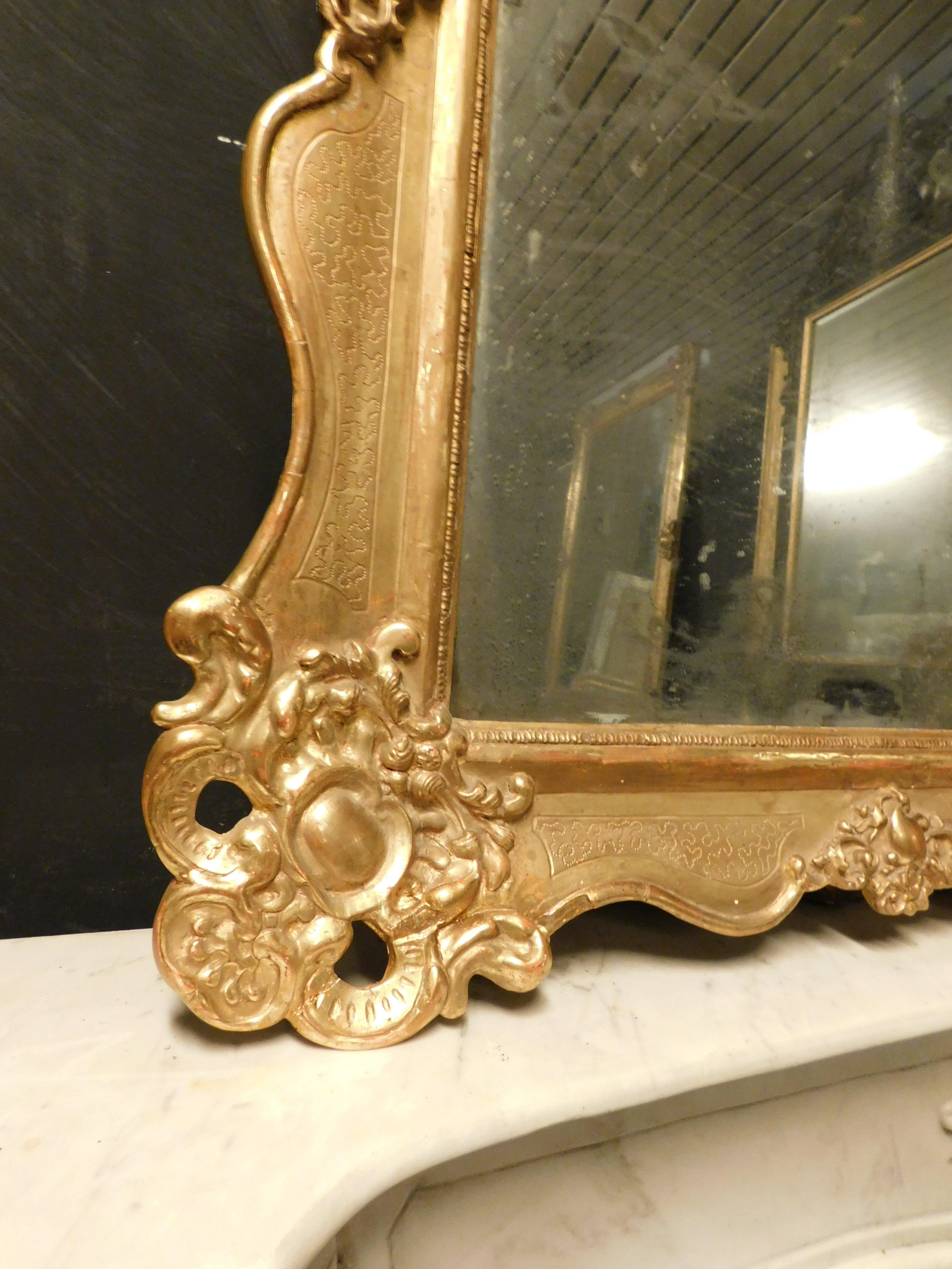 Espejo de madera lacada y dorada, tallada, Italia Dorado en venta