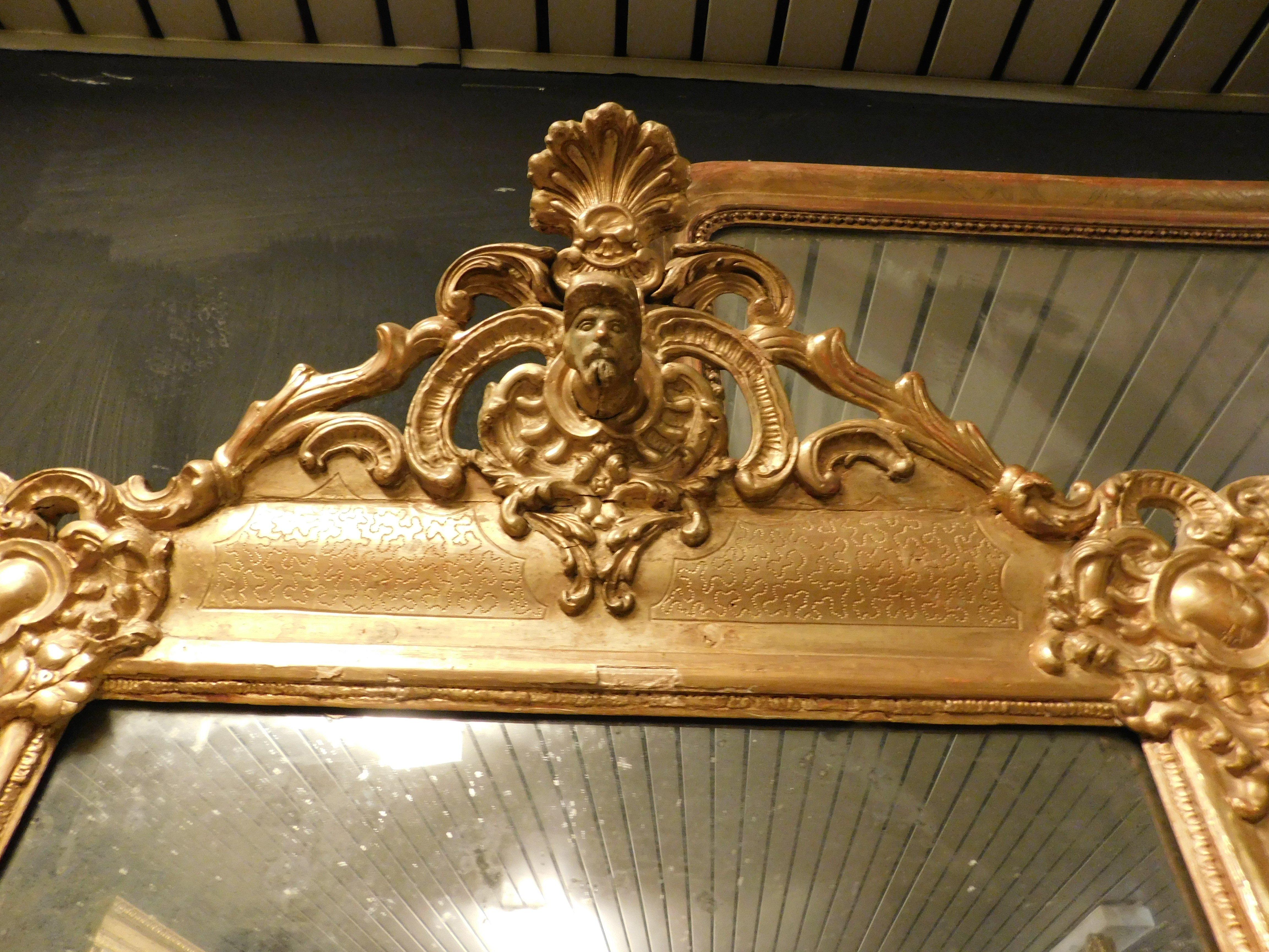 Espejo de madera lacada y dorada, tallada, Italia en venta 1