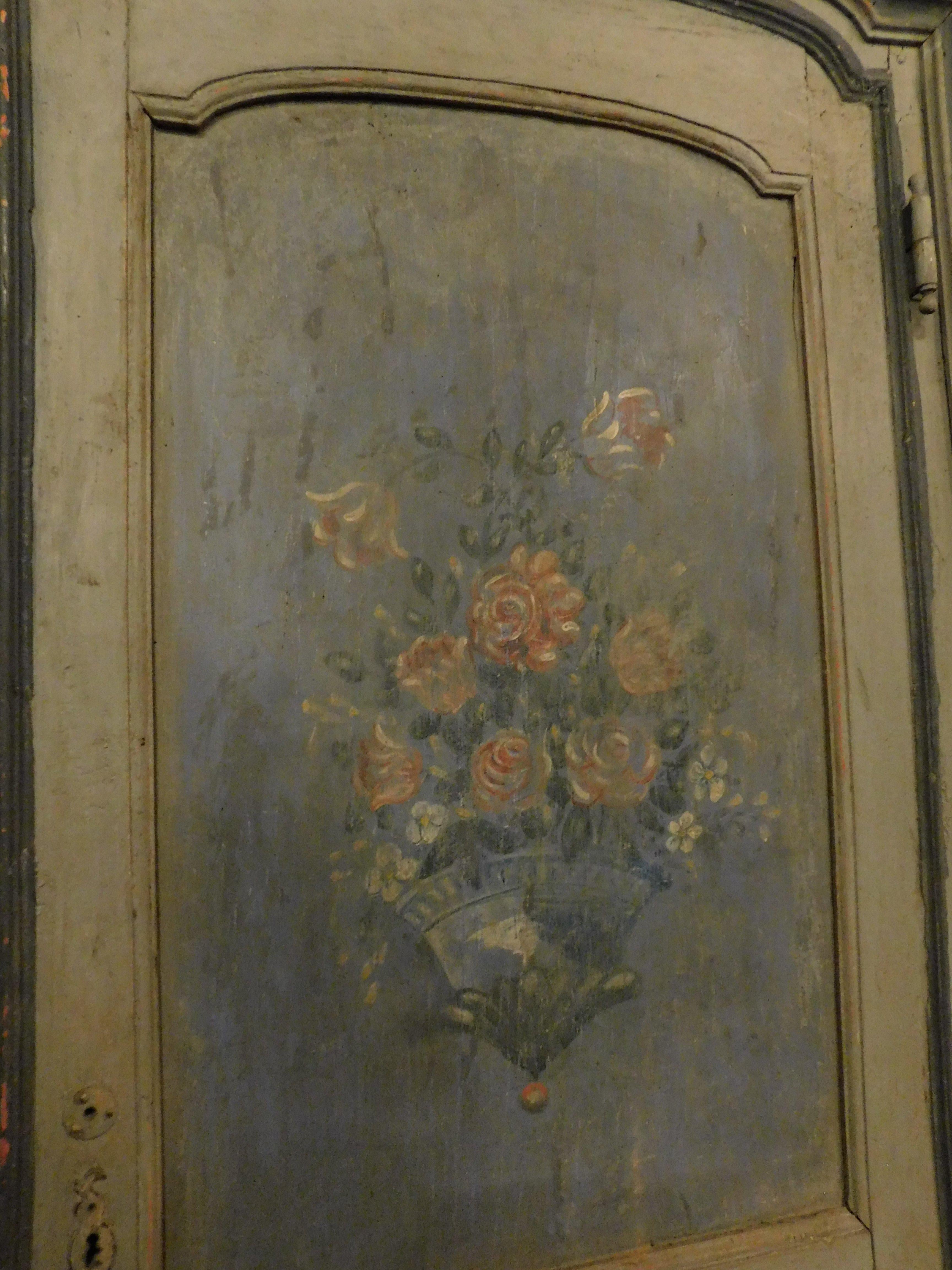 puerta arqueada lacada y pintada con marco, Italia siglo XVIII y antes en venta