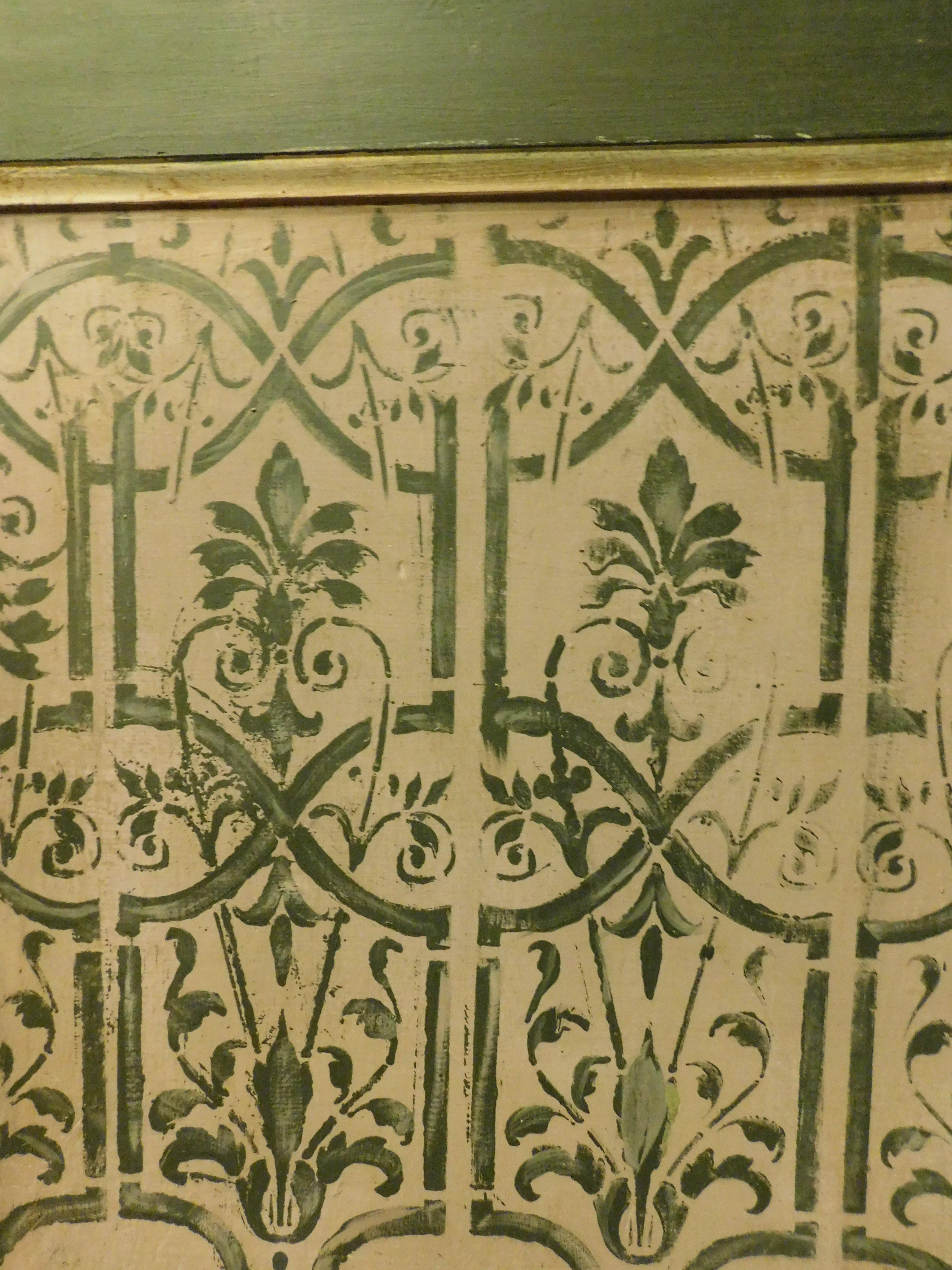Puerta de madera verde lacada y pintada con textura, Italia Pintado a mano en venta