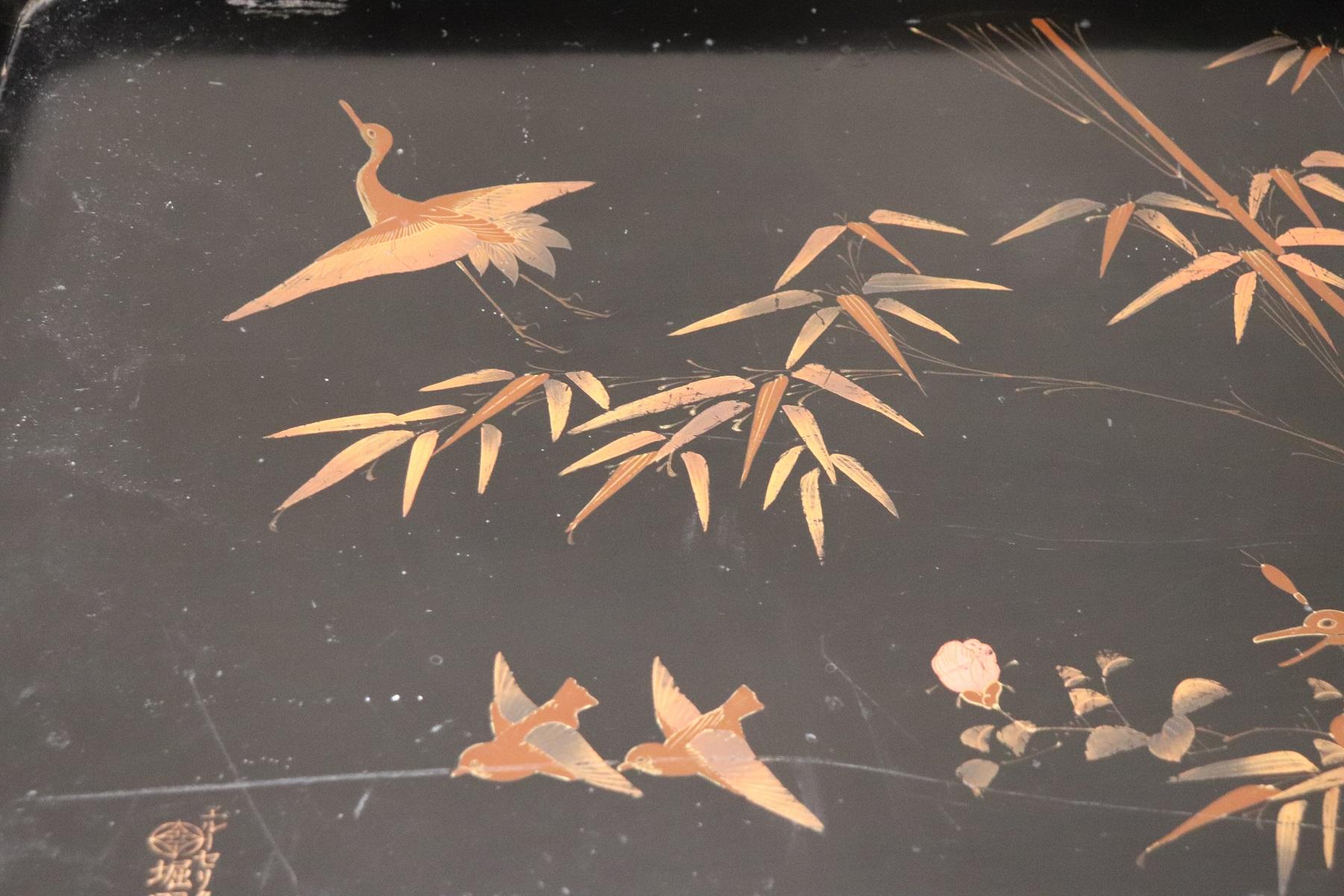 Lacquered and Painted Wood Tray with Chinoiserie Decoration In Good Condition In Casale Monferrato, IT