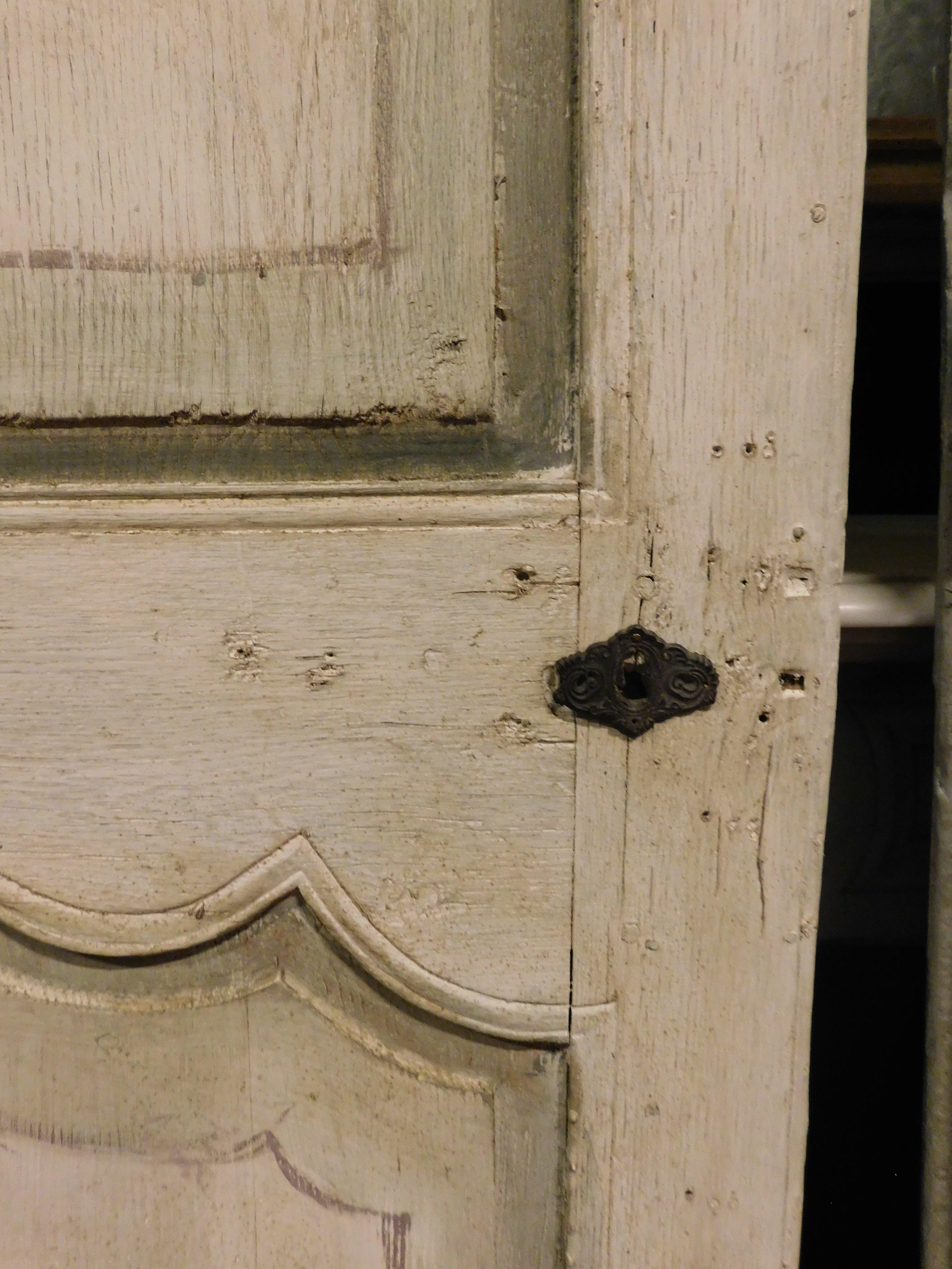 Quercia Porta in legno laccato e dipinto con forme geometriche barocche, Italia in vendita