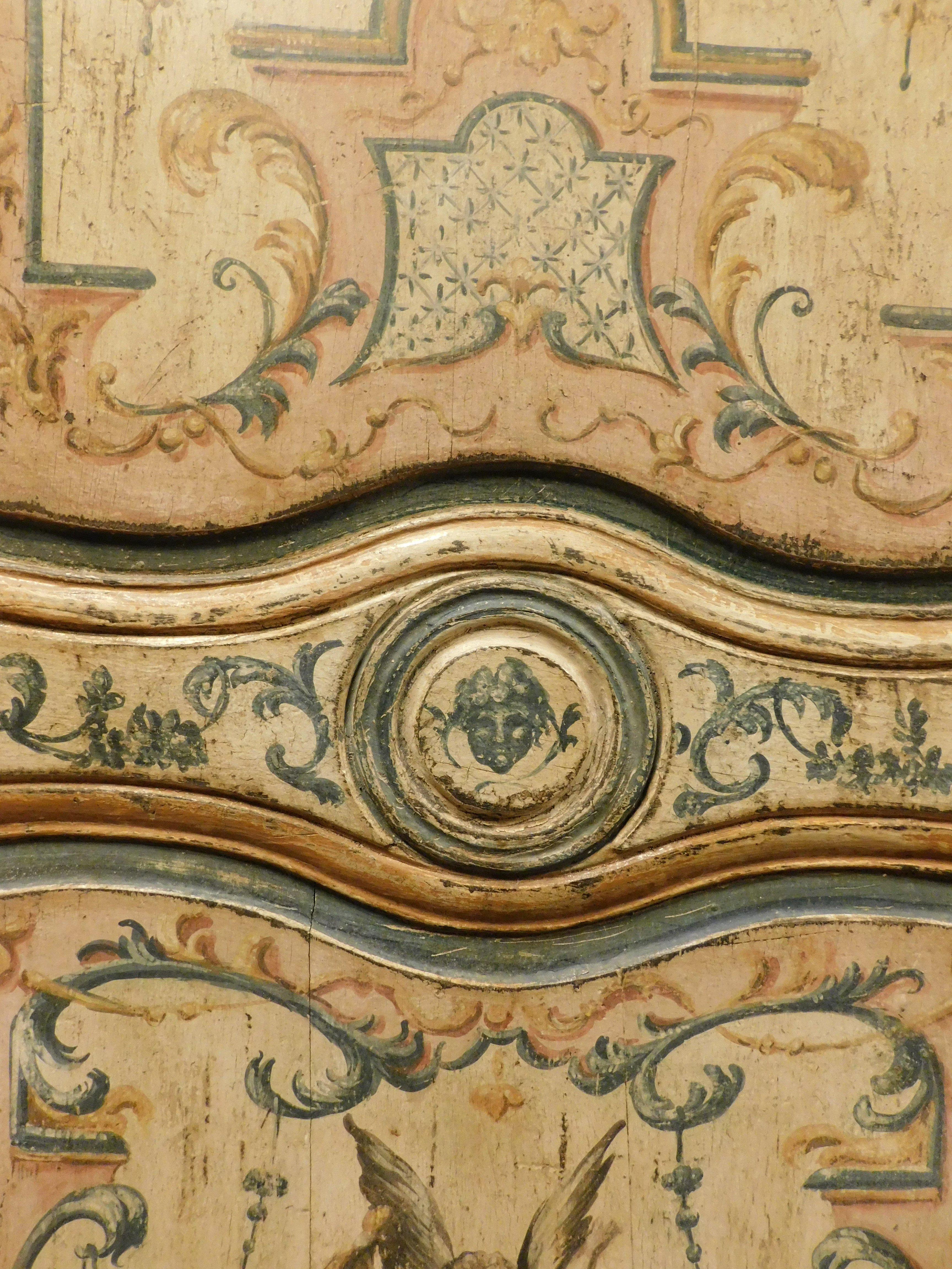 Lackierte und reich bemalte Holztür, doppelseitig, Toskana, Holz (18. Jahrhundert und früher) im Angebot