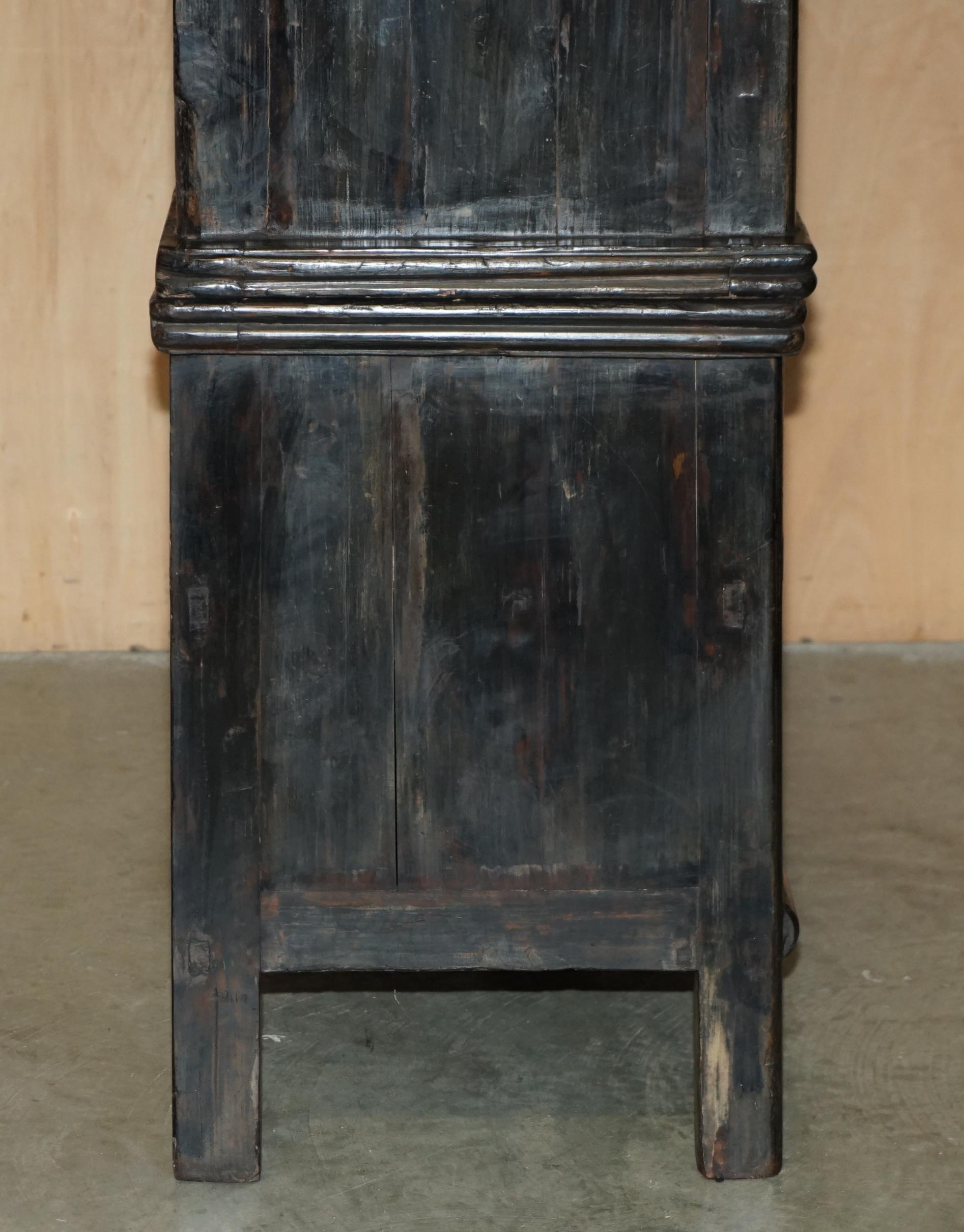 LACQUERED ANTiQUE CHINESE EXPORT CIRCA 1920 COMPOUND CABINET CUPBOARD DRAWERS For Sale 6