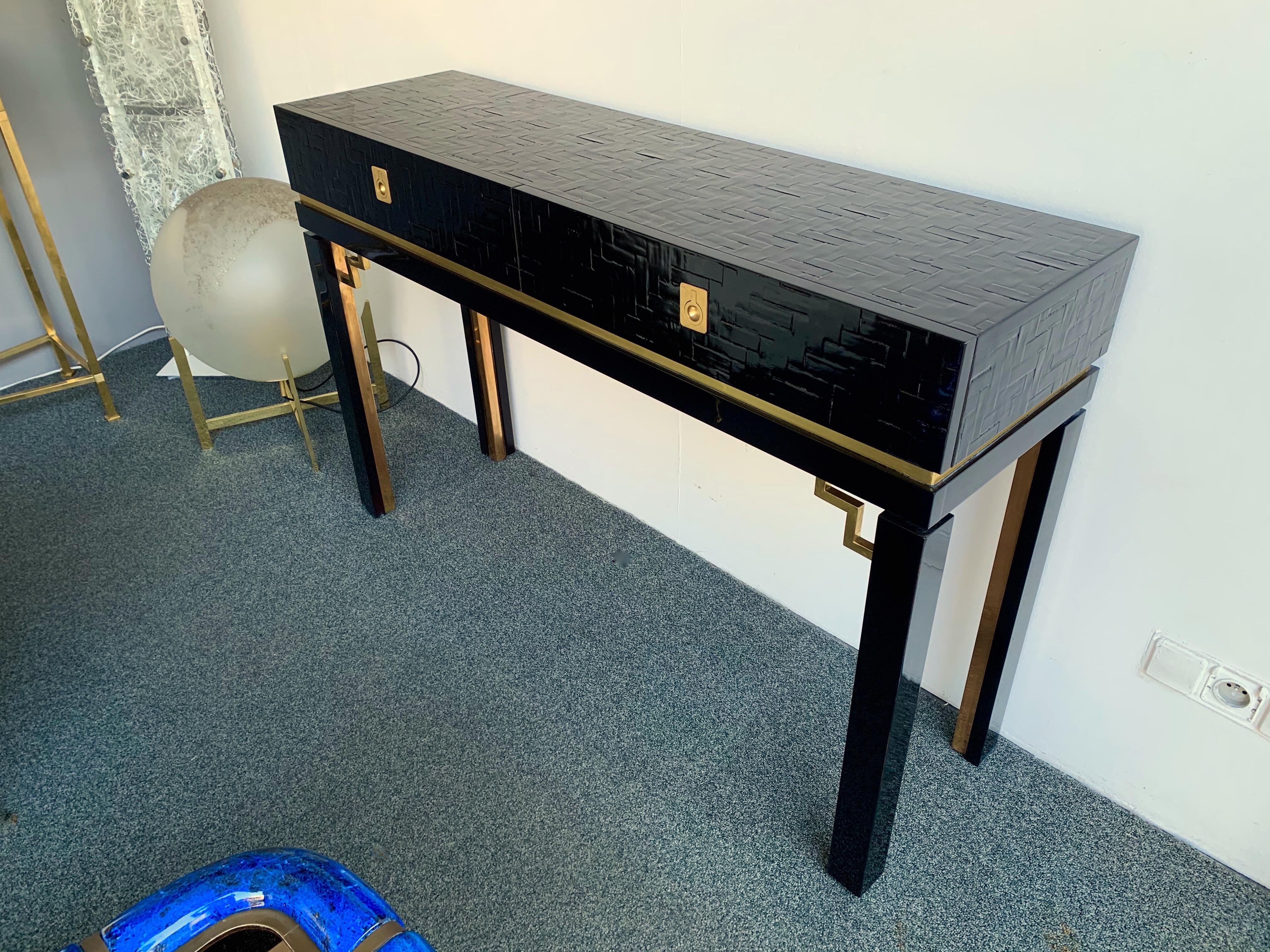 Black lacquered bamboo console table and brass by the editor Dal Vera. Famous manufacture like Romeo Rega, Maison Jansen, Guy Lefèvre, Mahey, Willy Rizzo.