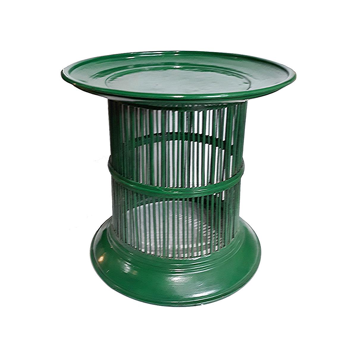 Ein lackierter Bambus-Trommeltisch aus Thailand, Contemporary. Diese leichten und dennoch stabilen Tische können jedem Raum mit einem eklektischen Dekor einen farblichen Akzent verleihen. Erhältlich in grün.
