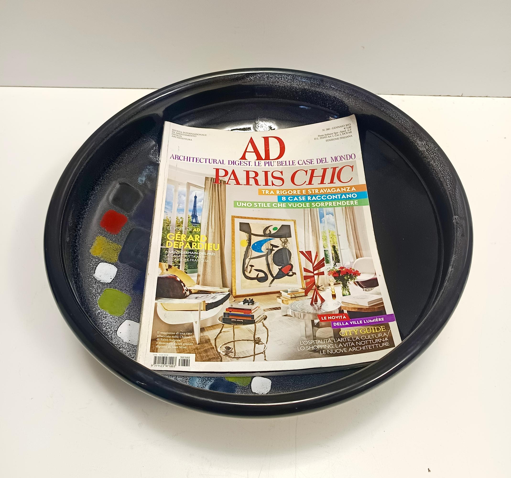 Lackierte schwarze Keramik-Ablageschale mit farbigen Details von Ars Deruta, Italien (Postmoderne) im Angebot