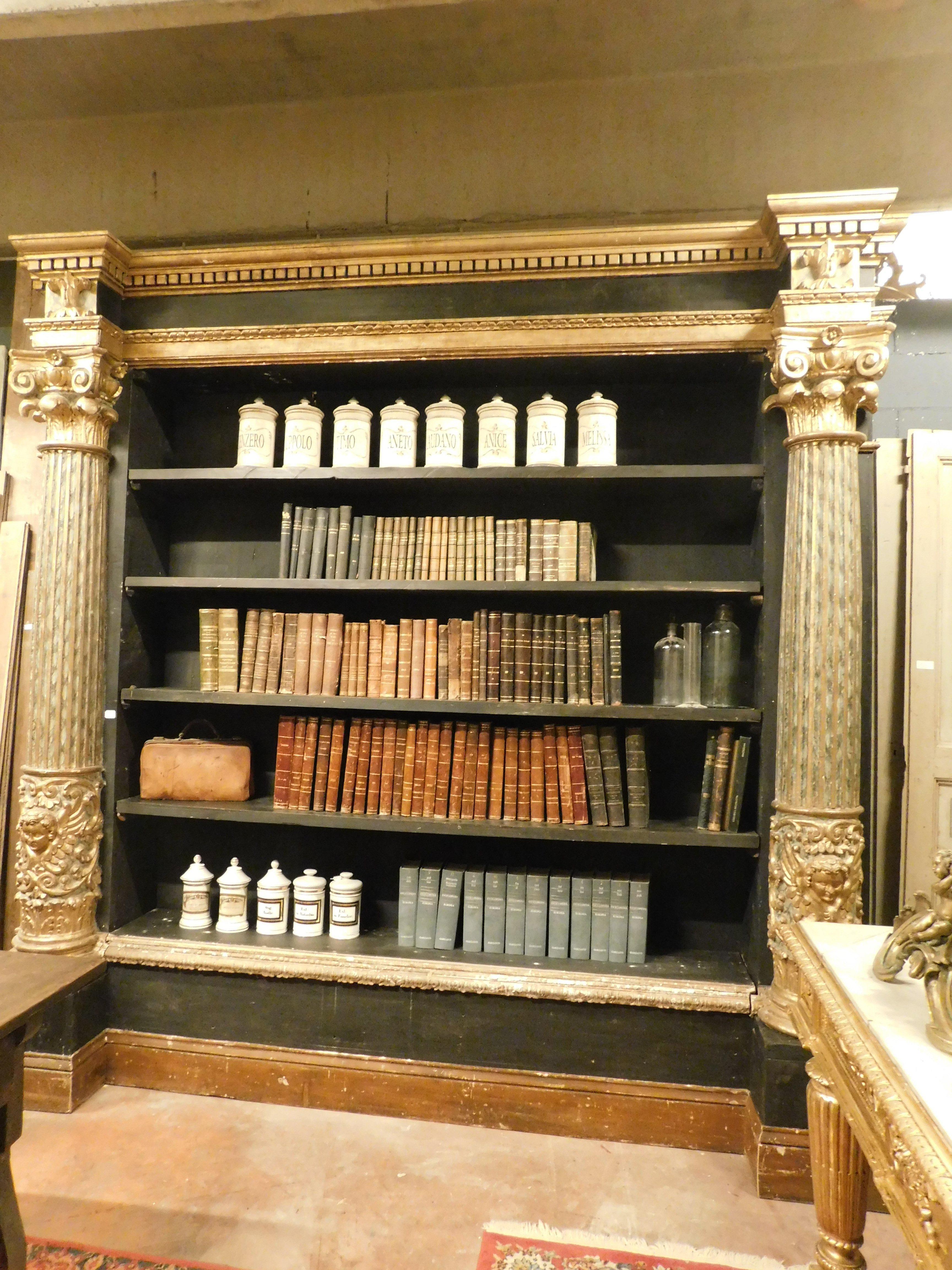 Lacquered bookcase with carved and gilded columns, Italy For Sale 4