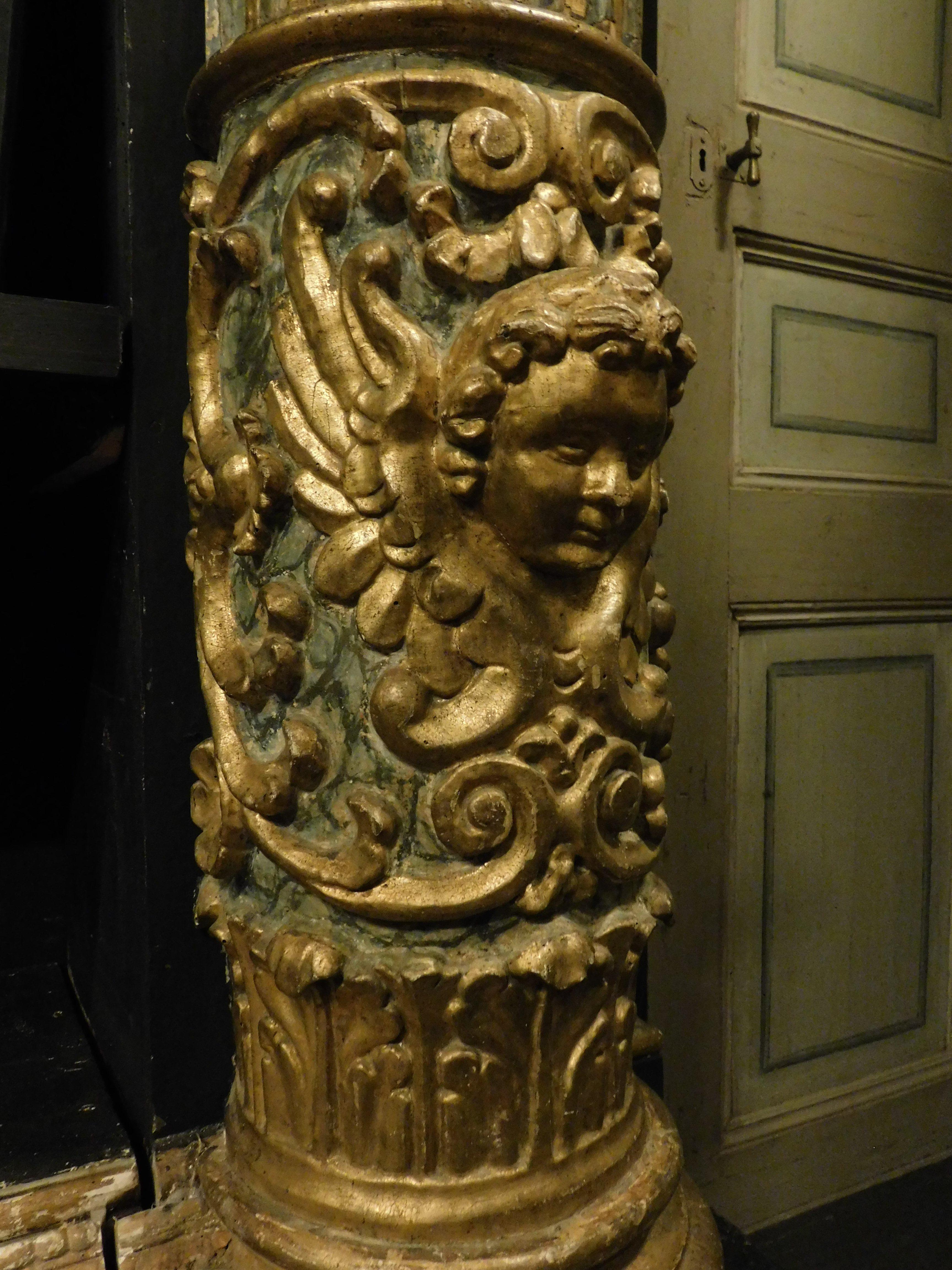 Lacquered bookcase with carved and gilded columns, Italy In Good Condition For Sale In Cuneo, Italy (CN)