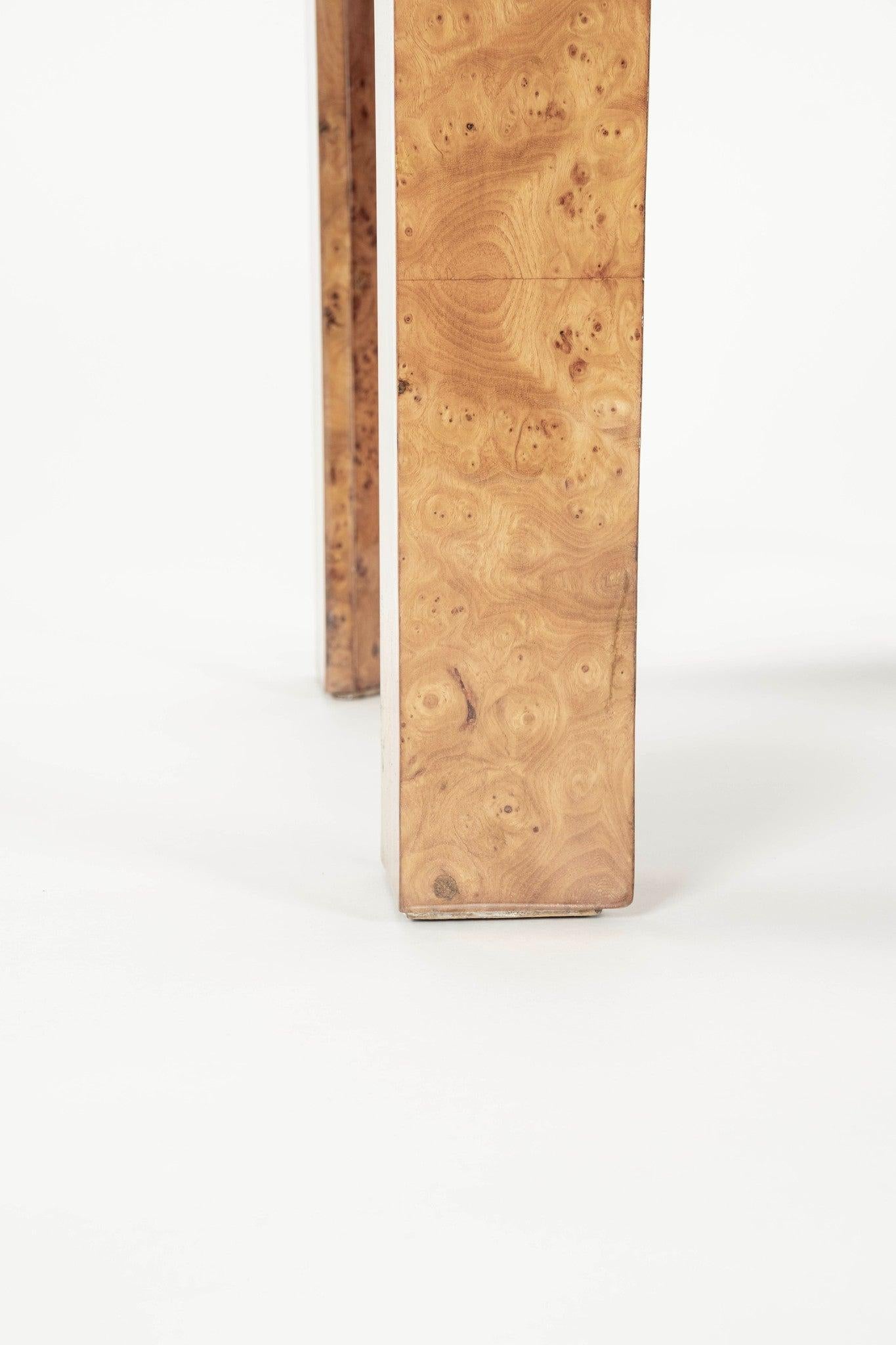 Lackierter Beistelltisch aus Burl Wood (Holz) im Angebot